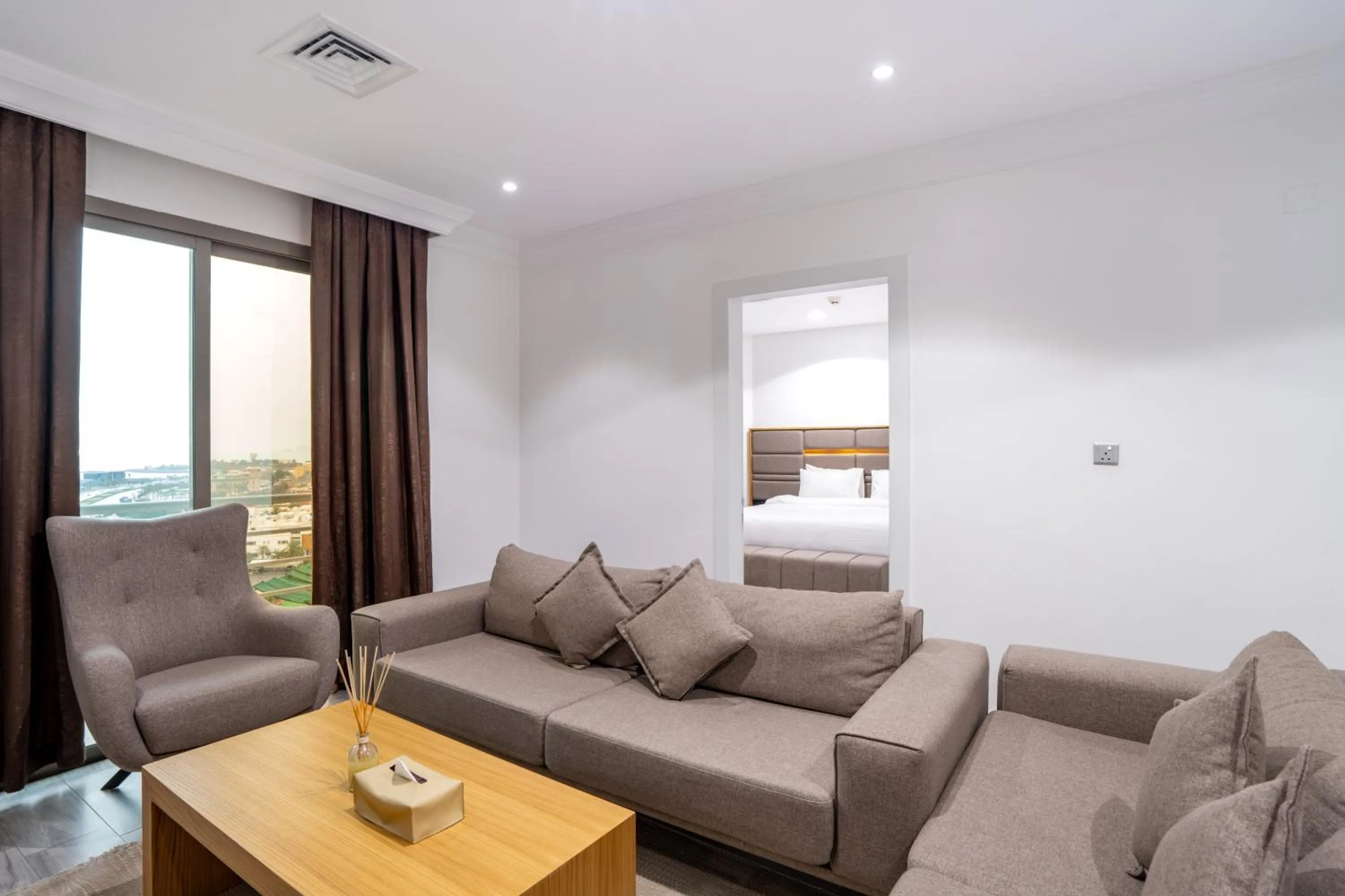 Living room in Plaza Athenee Hotel