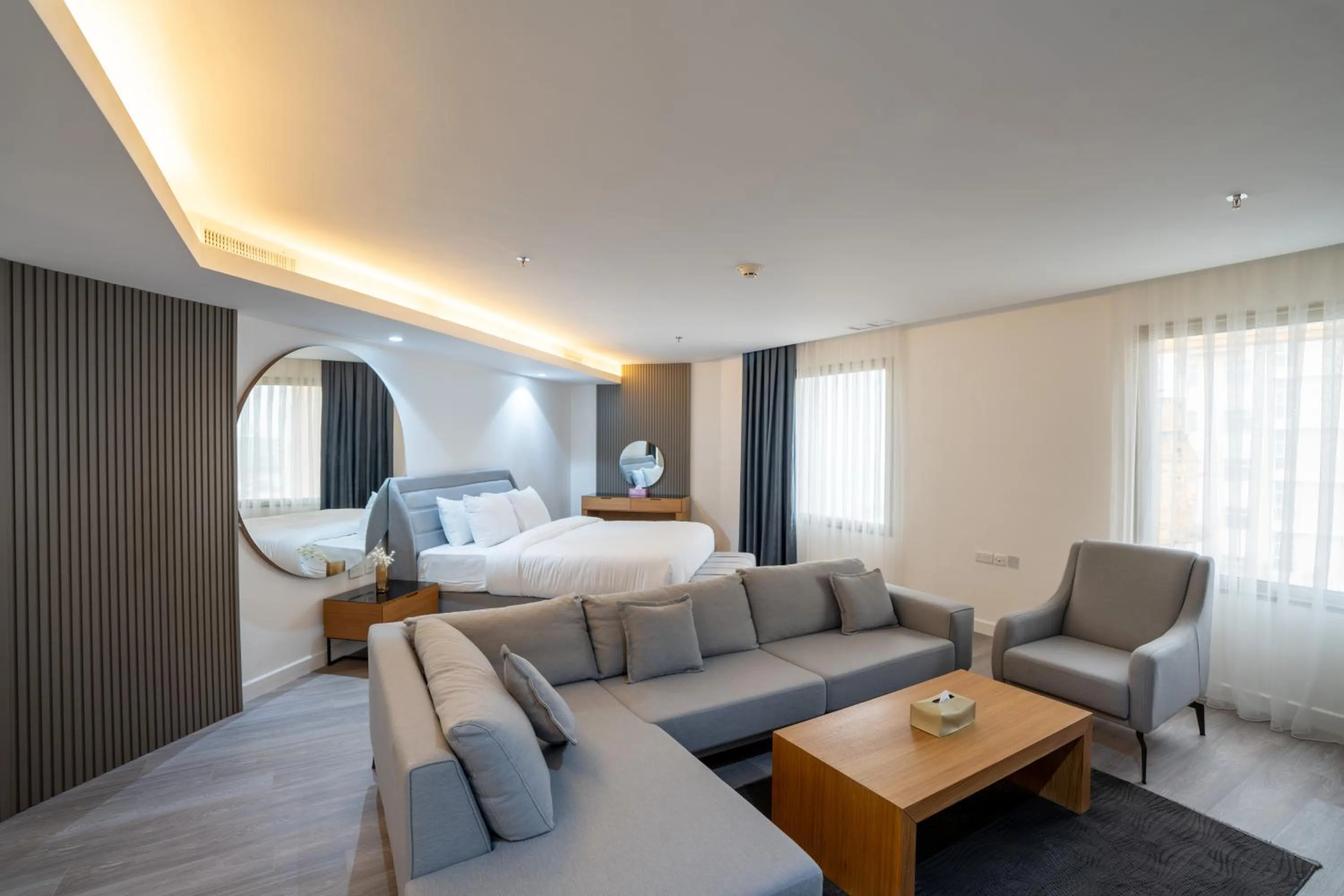 Bedroom, Bed in Plaza Athenee Hotel