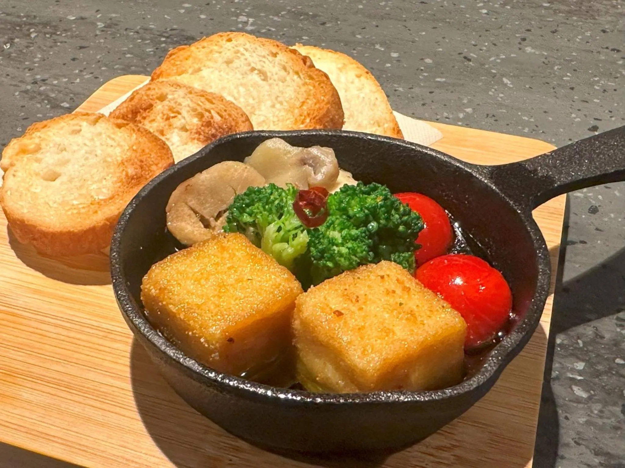 Restaurant/places to eat in hotel tou nishinotoin kyoto