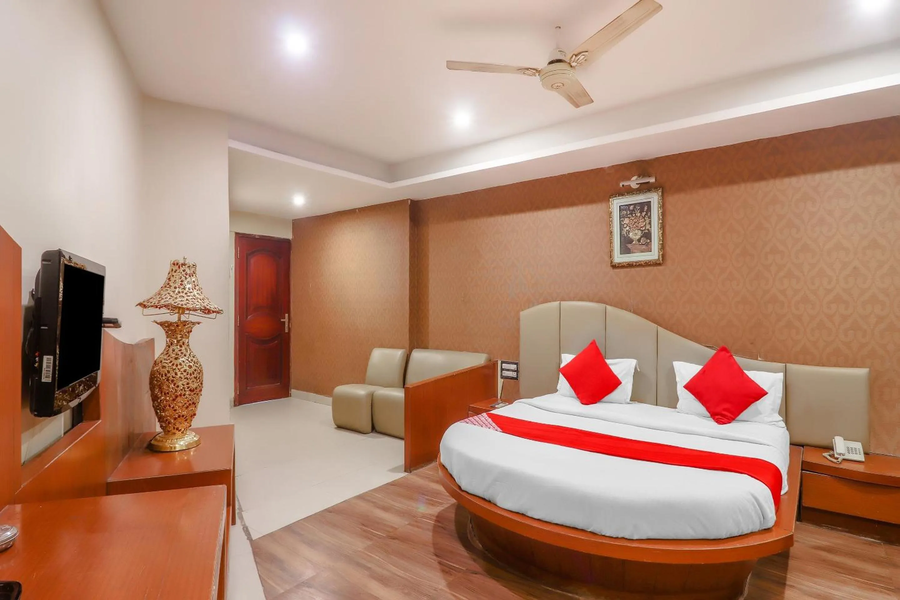 Facade/entrance, Bed in Hotel O Grandeur By orbit Hotels Near Chennai shopping mall