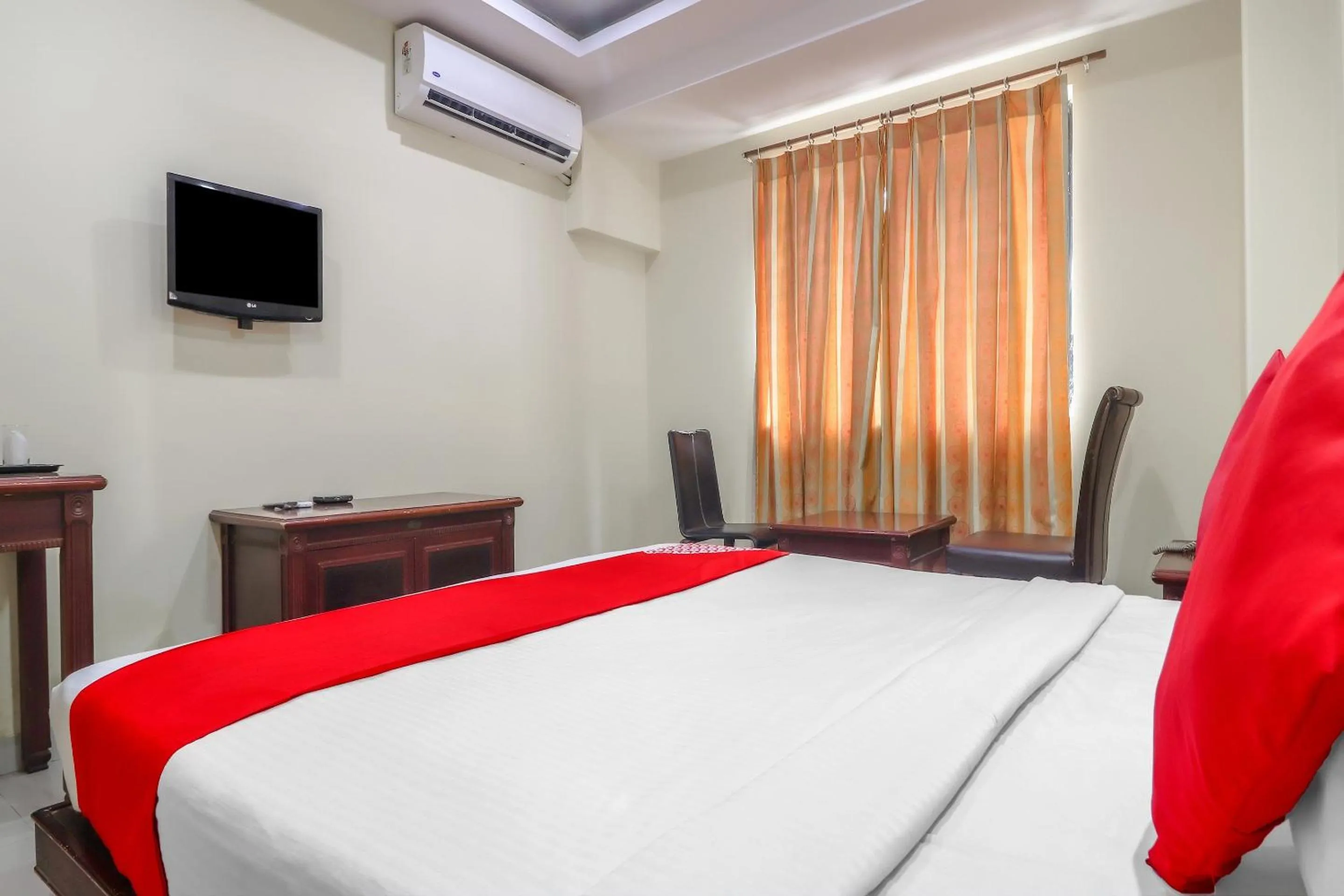 Bedroom, Bed in Hotel O Grandeur By orbit Hotels Near Chennai shopping mall