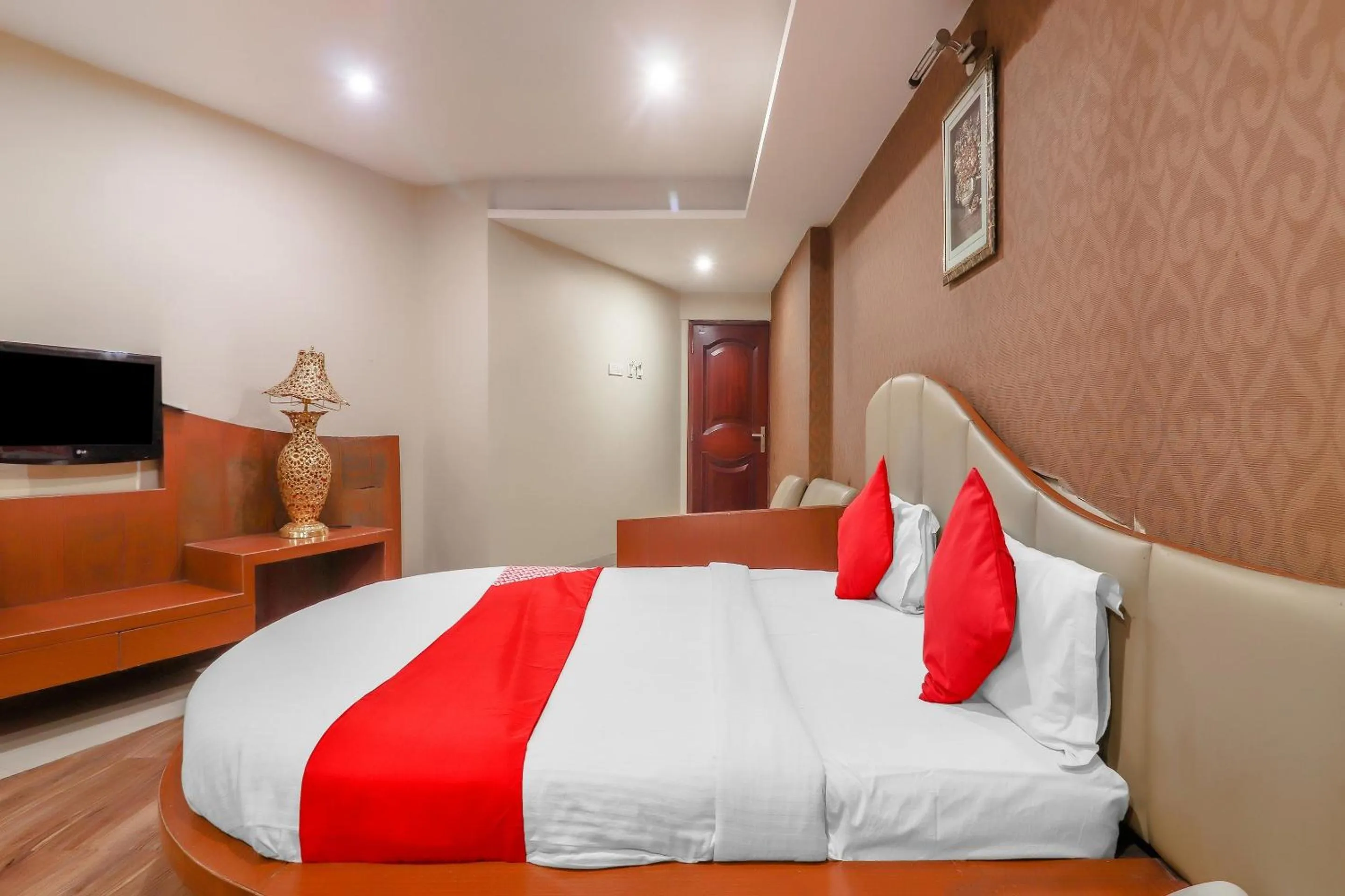Bedroom, Bed in Hotel O Grandeur By orbit Hotels Near Chennai shopping mall