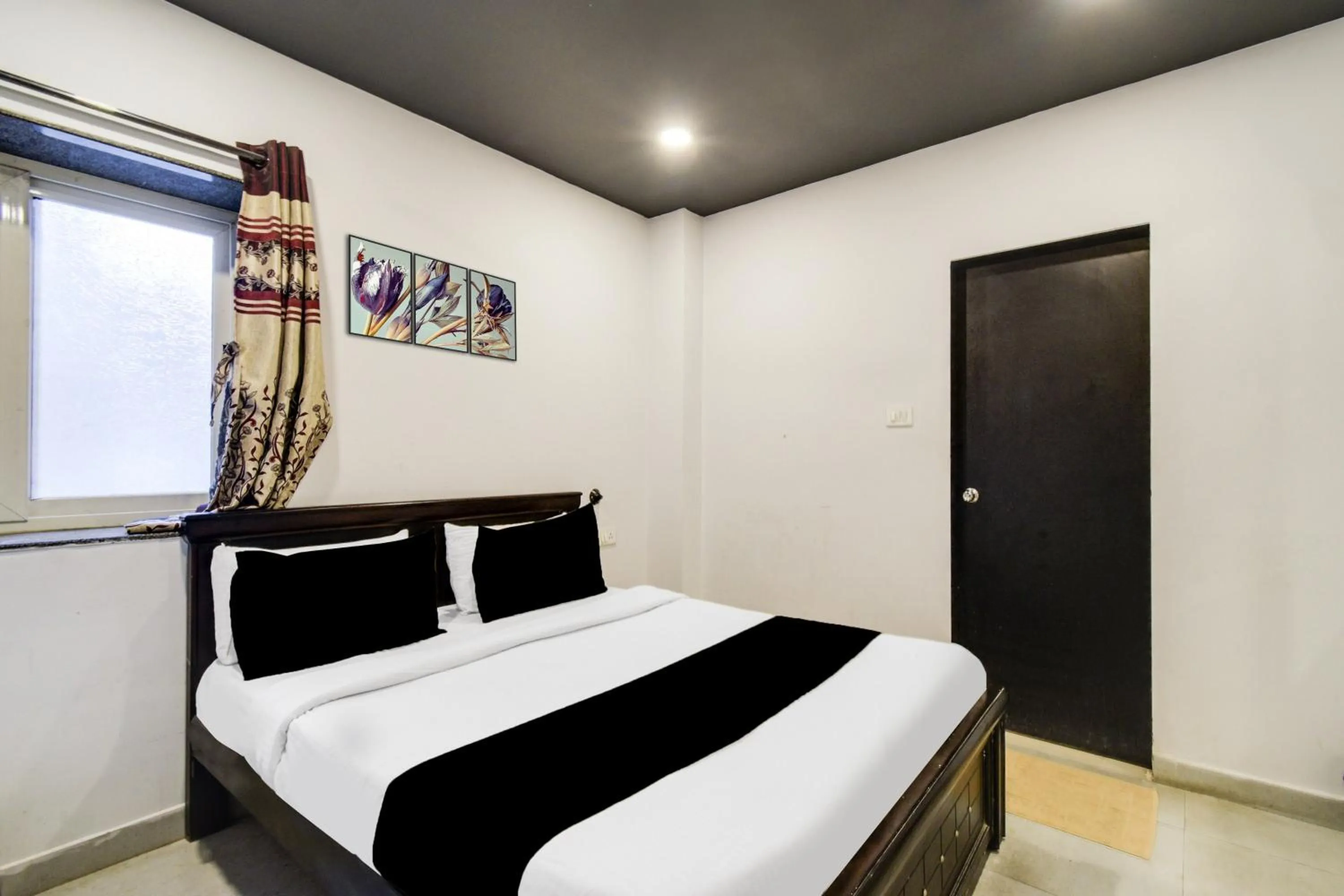 Bedroom, Bed in Super Townhouse Alwal Road