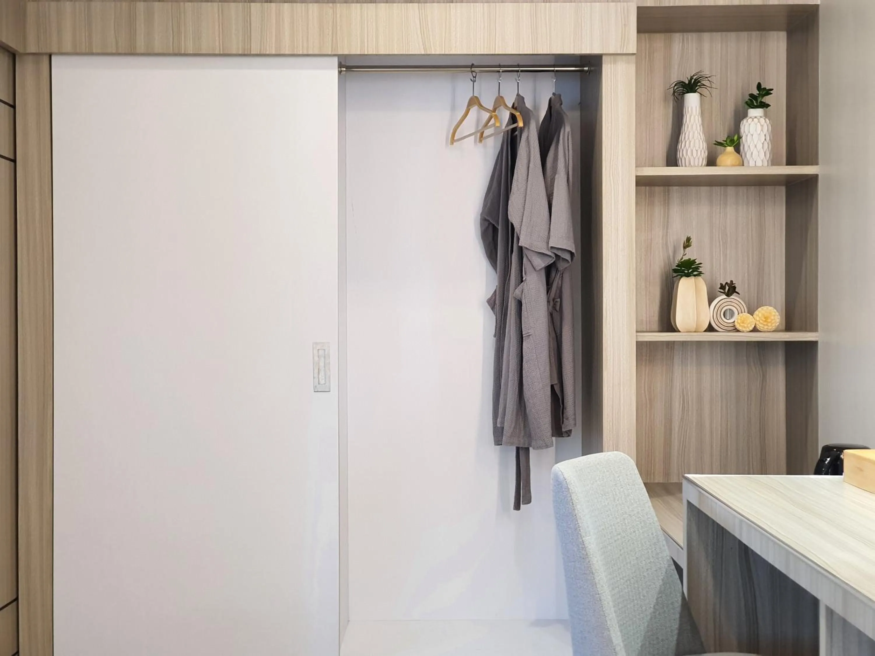 wardrobe in Soidao Good View Resort