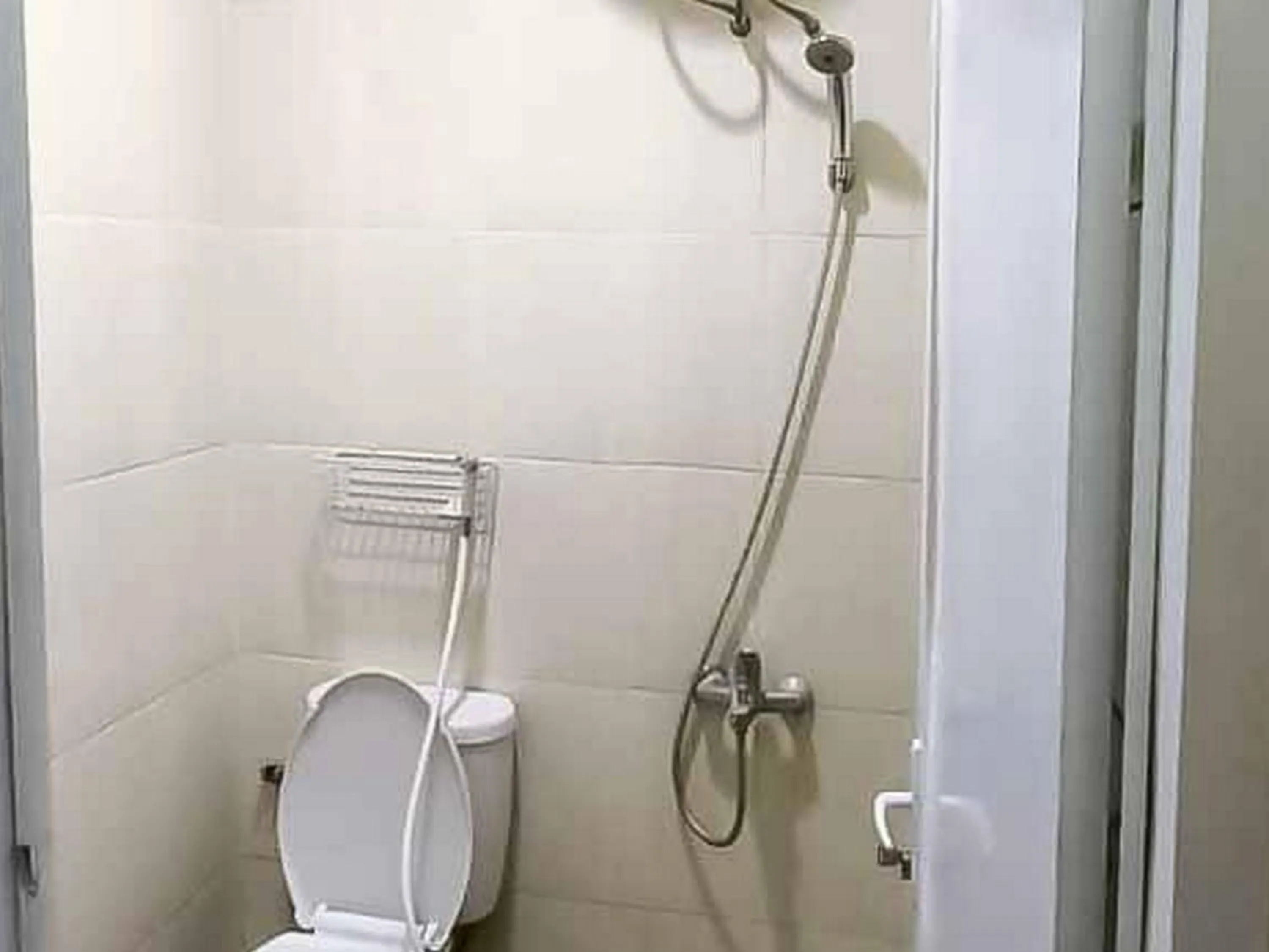 Bathroom in Aimer Guest House Syariah Mitra RedDoorz