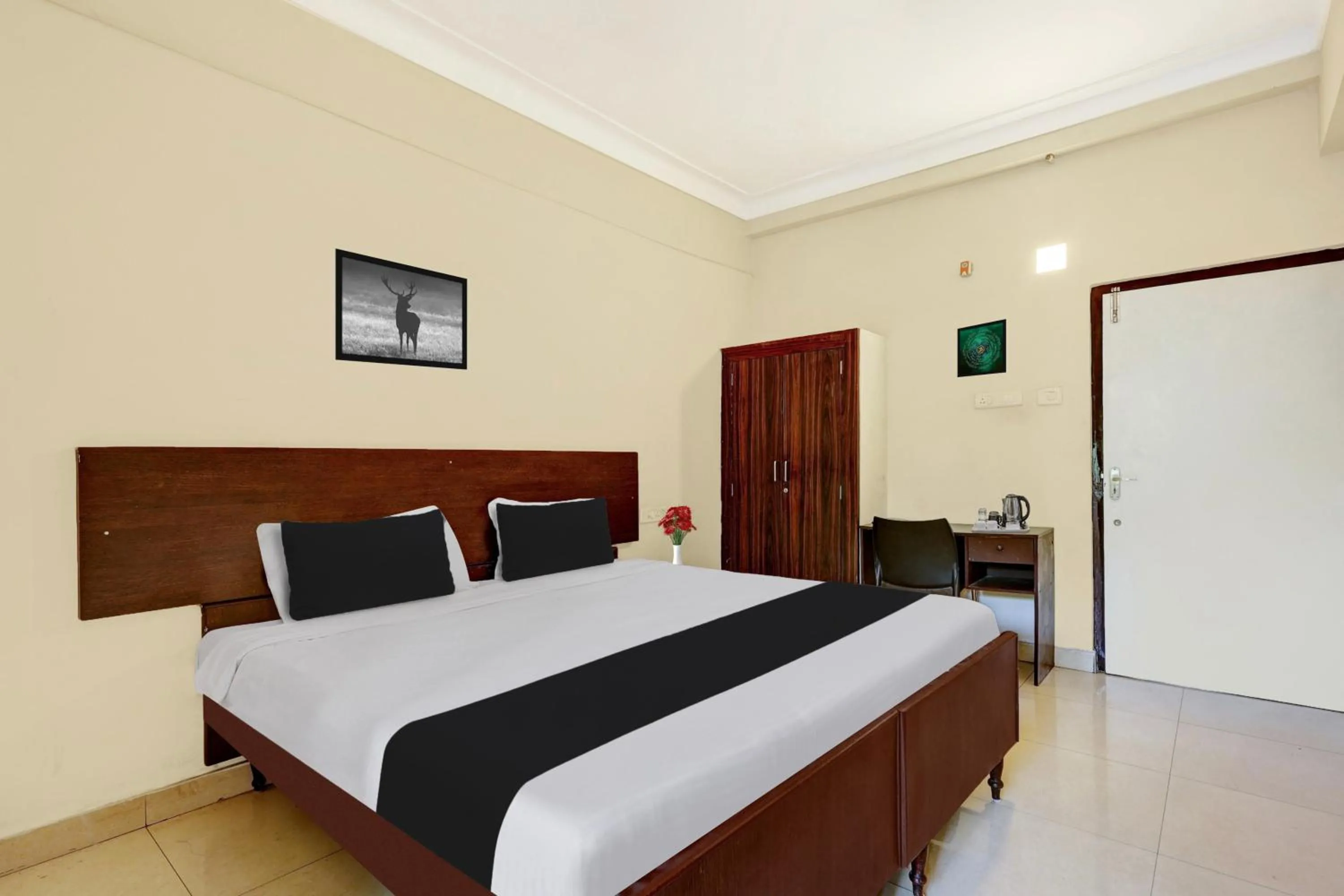 Bedroom, Bed in Super Collection O jagadamba Junction near Beach Road