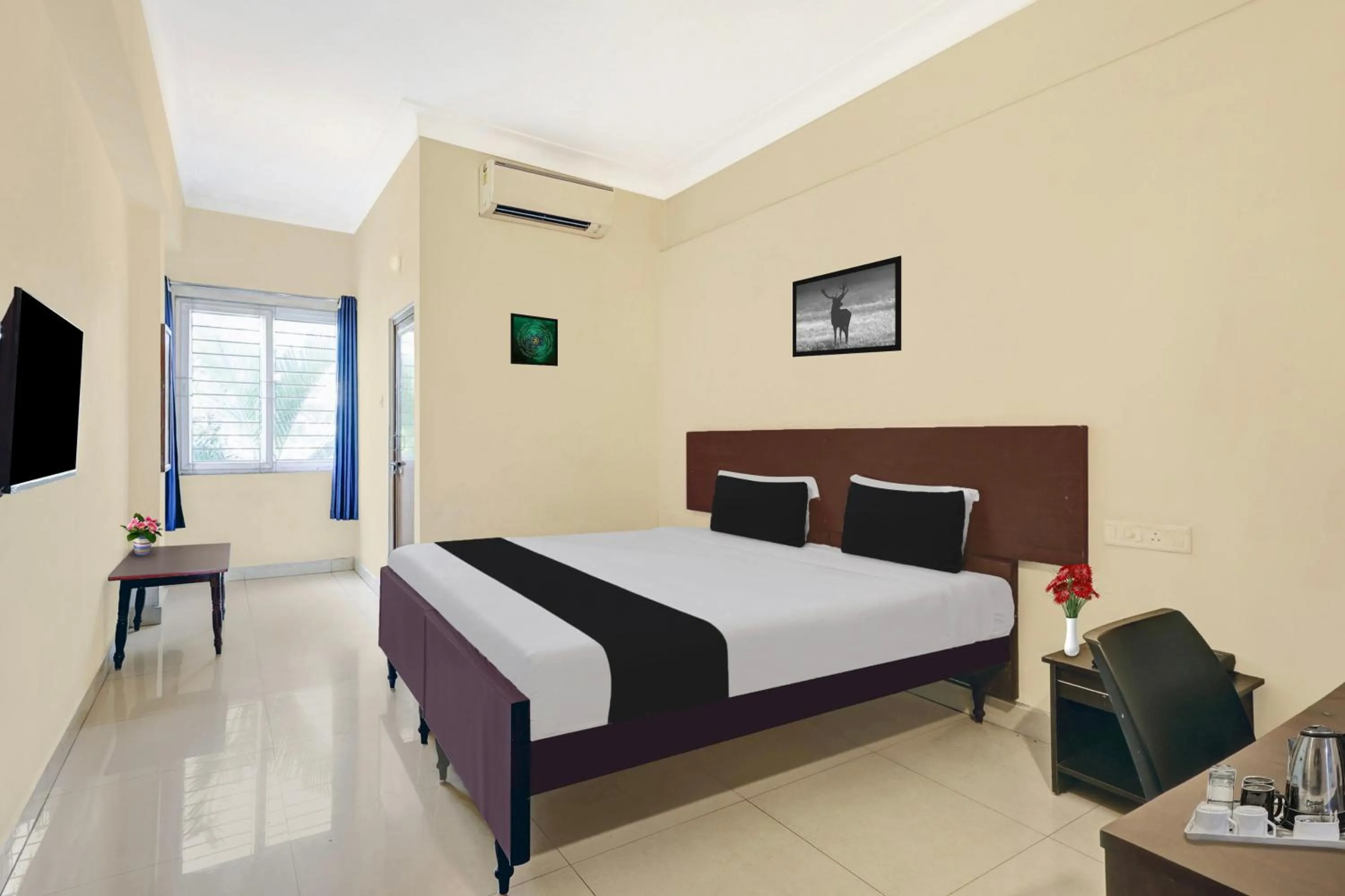 Bedroom, Bed in Super Collection O jagadamba Junction near Beach Road