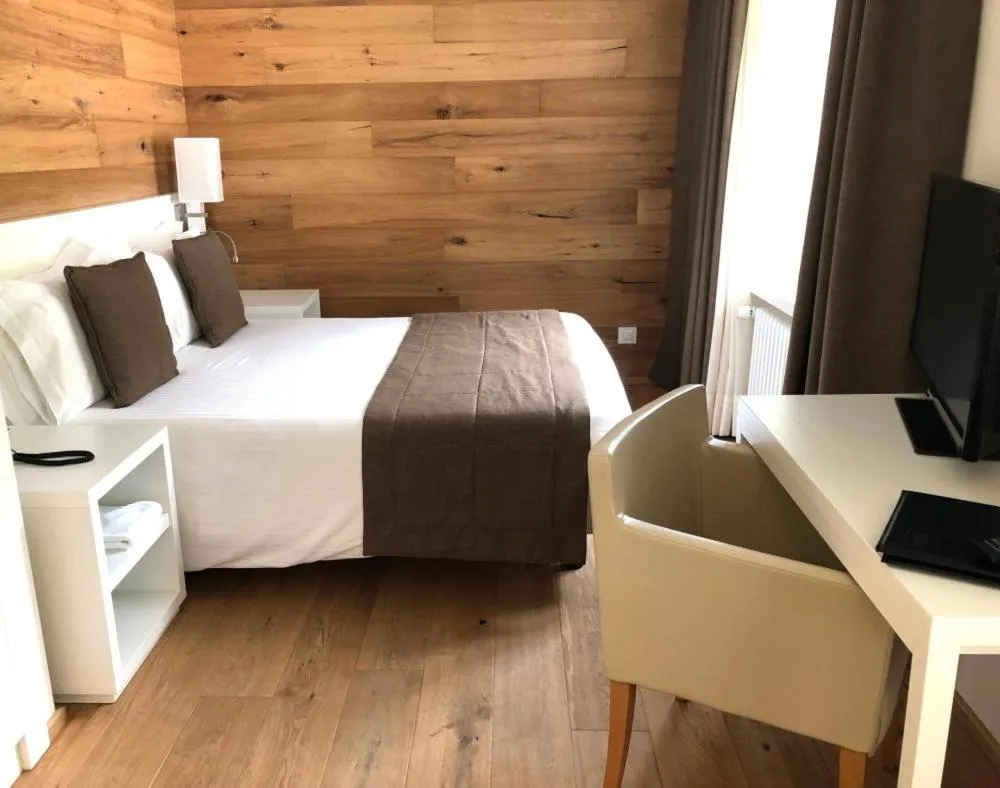 Bed in Hotel Schweizerhof Pontresina