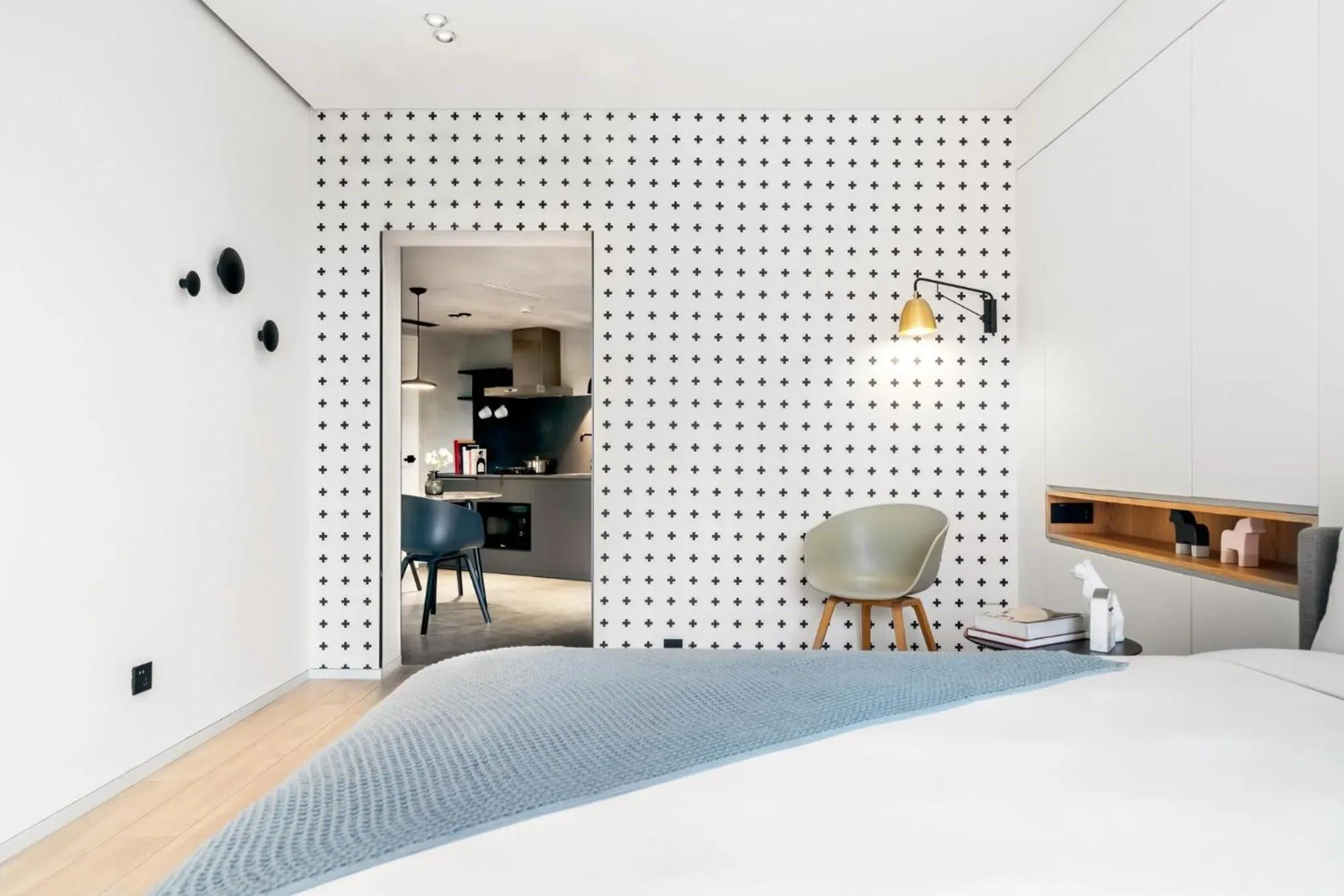 Kitchen or kitchenette, Bed in Stey Beijing Sanlitun Boutique Hotel