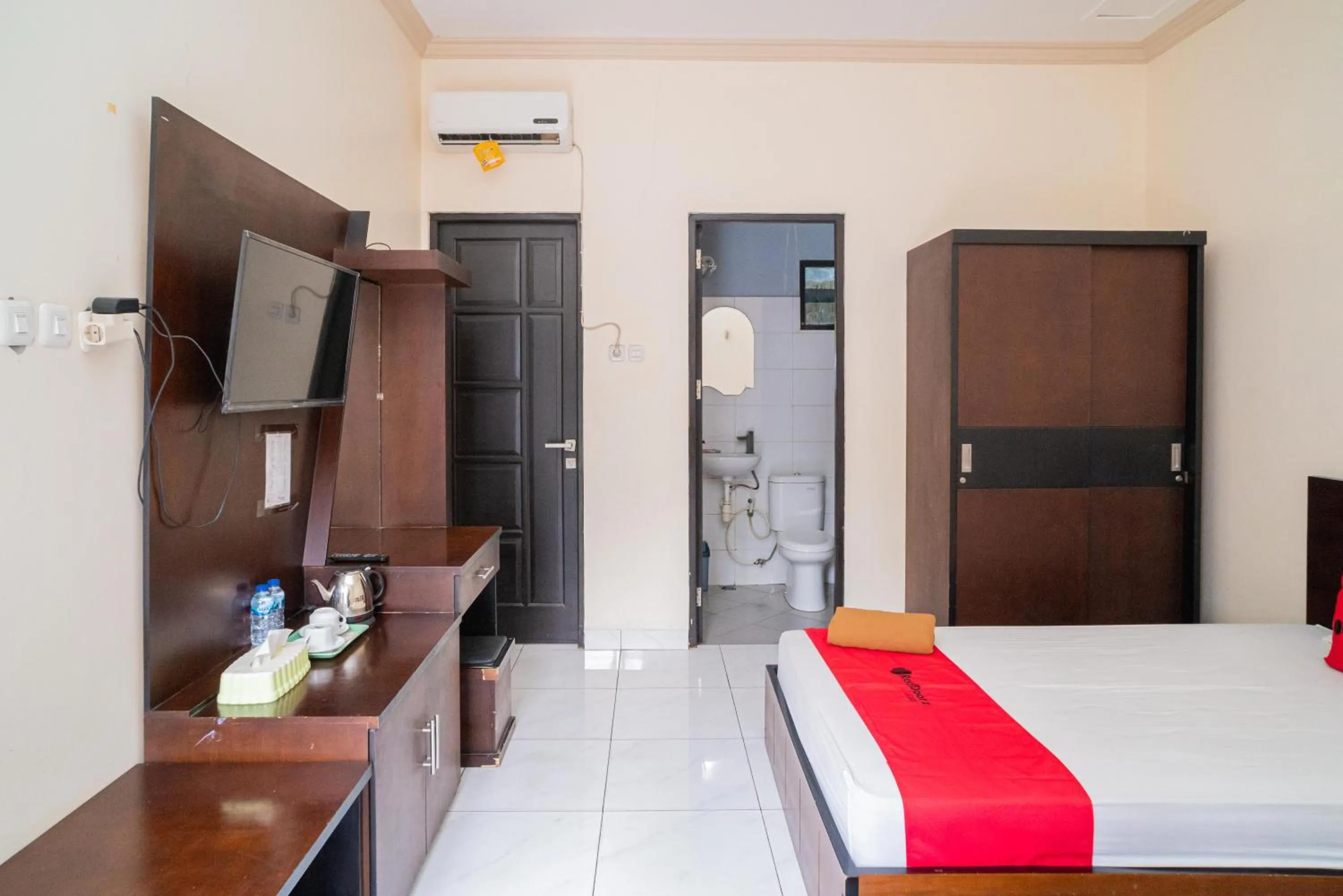 Bed in RedDoorz @ Wisma Pangrango