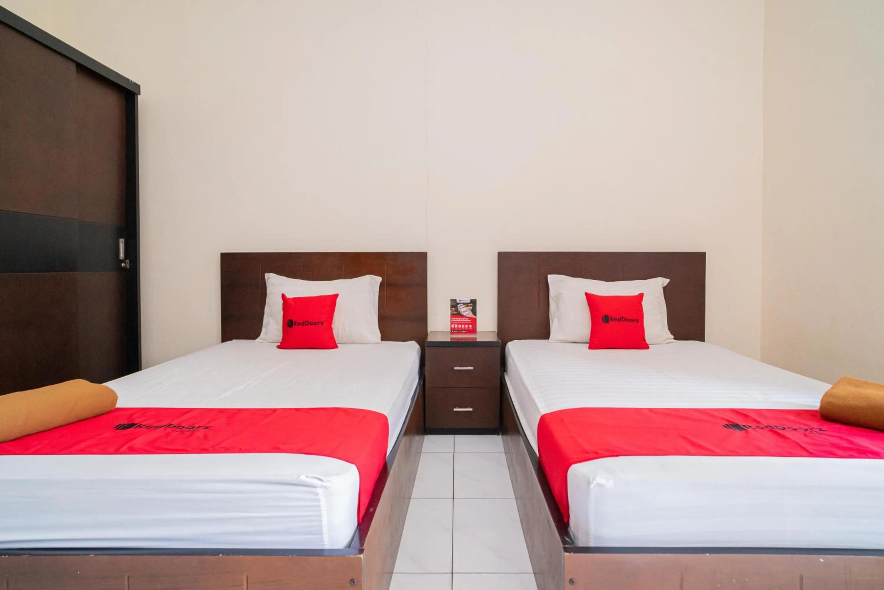 Bed in RedDoorz @ Wisma Pangrango