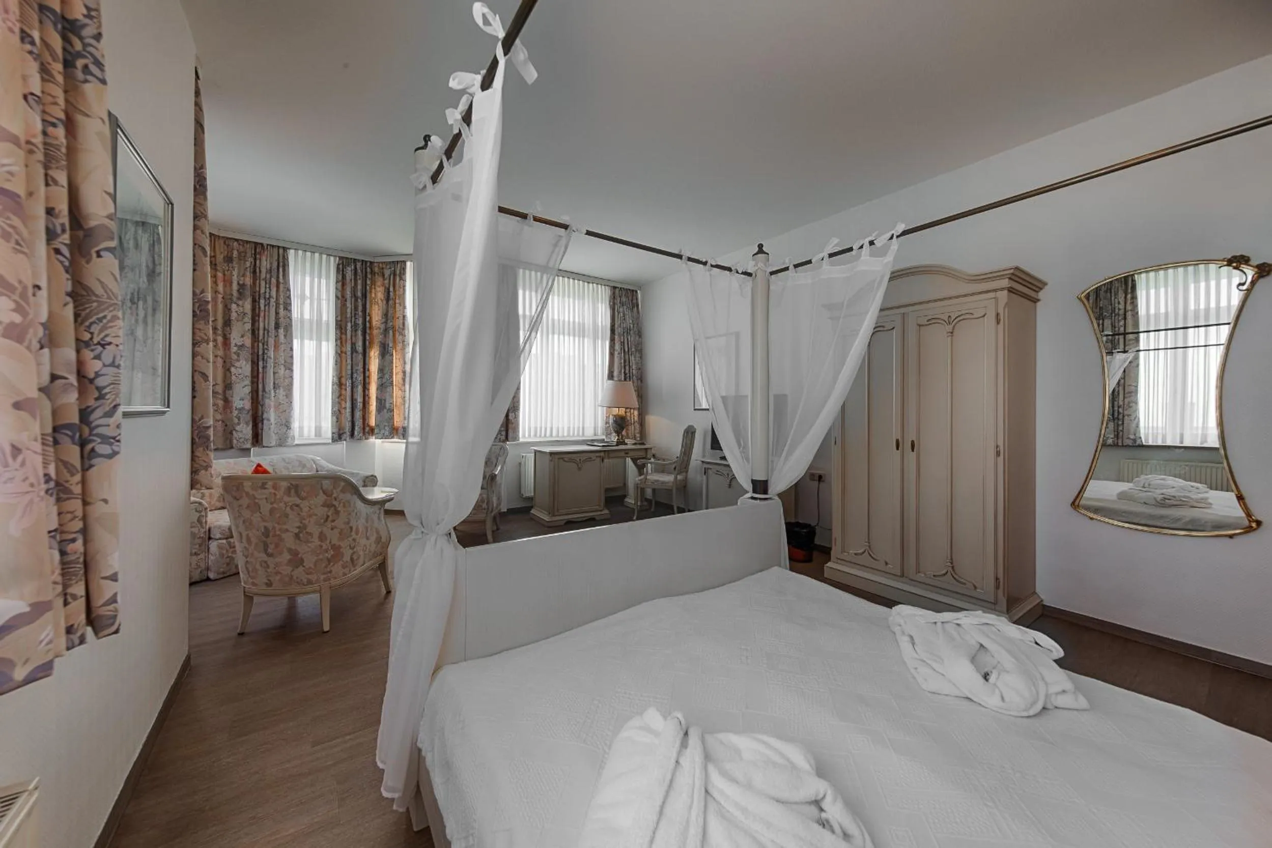 Bedroom, Bed in Hotel Fürsteneck