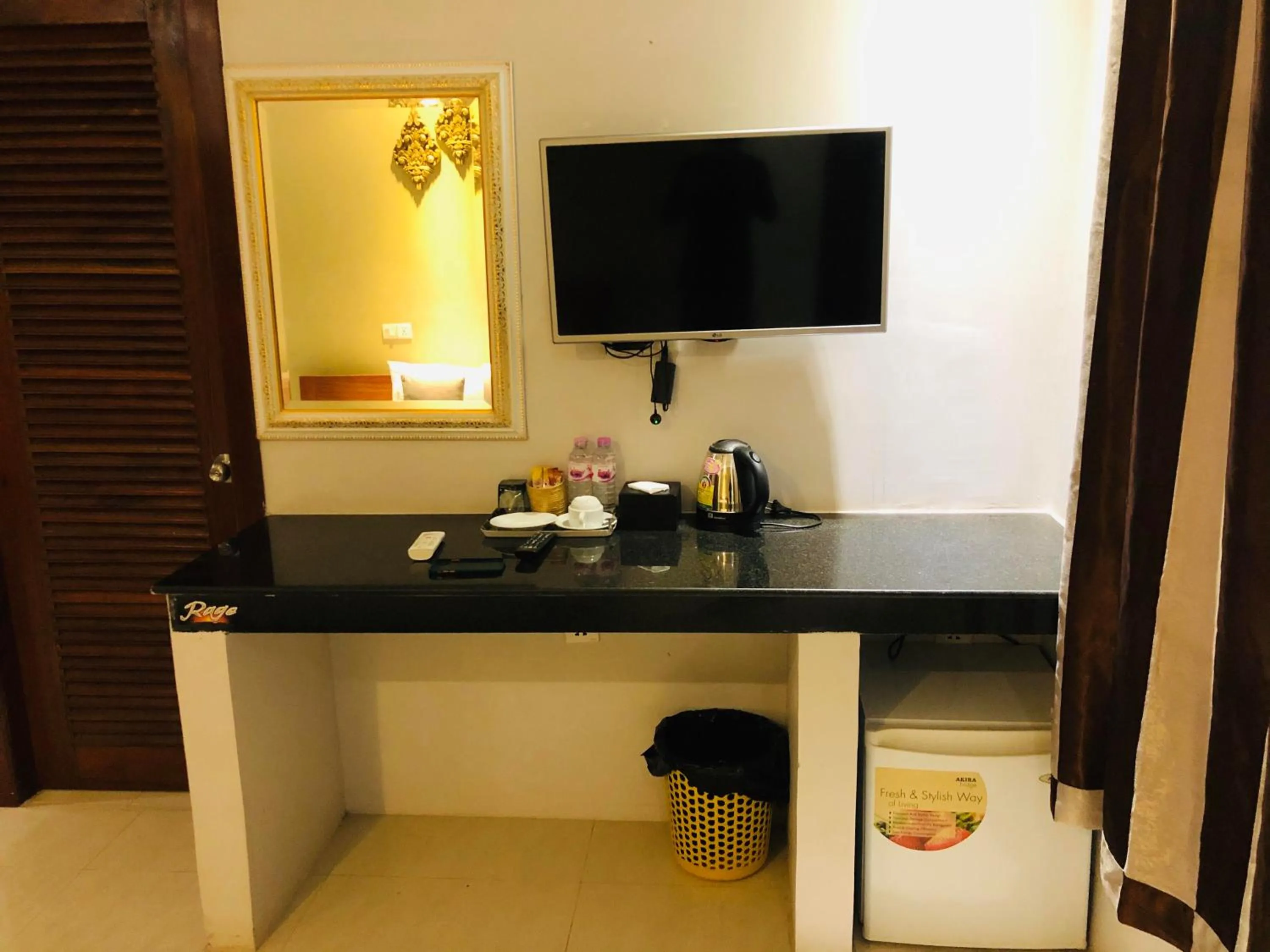 Coffee/tea facilities in Saline Residence