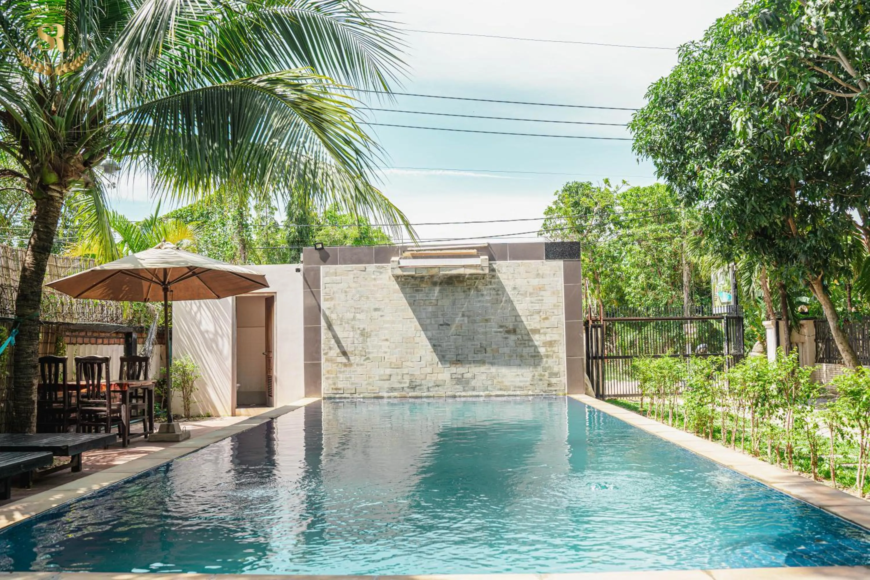 Swimming pool in Saline Residence