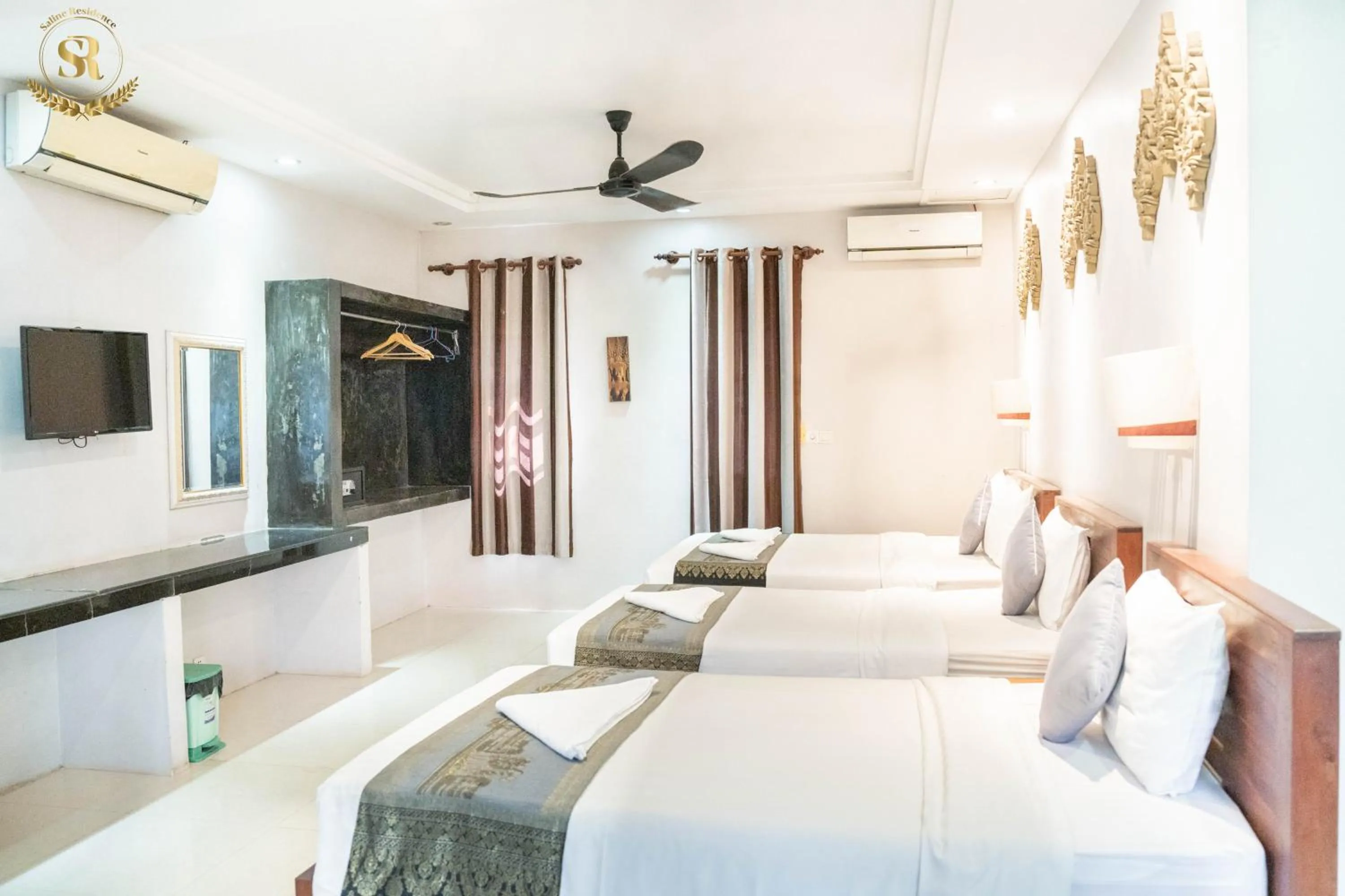 Bedroom, Bed in Saline Residence