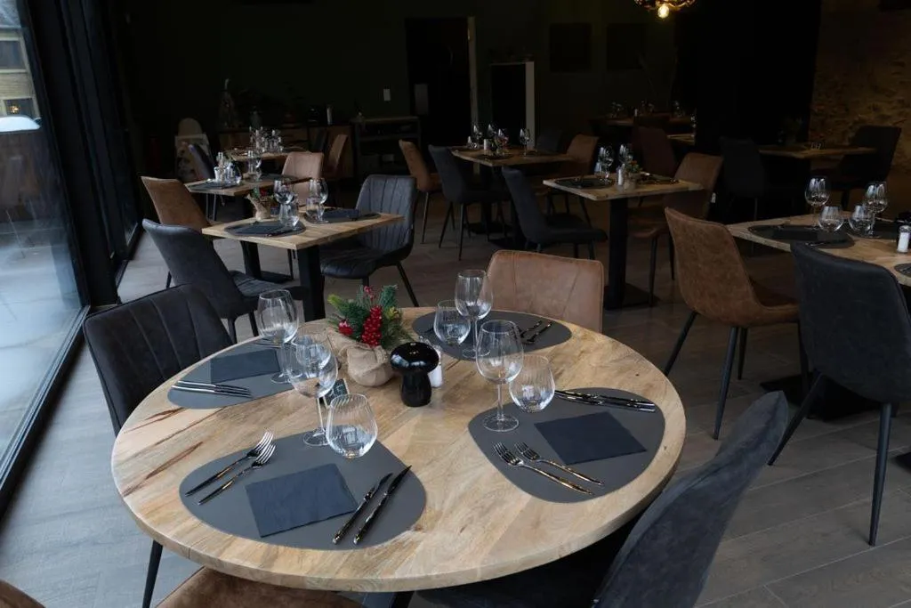 Restaurant/places to eat in Les Chambres du Vieux Château