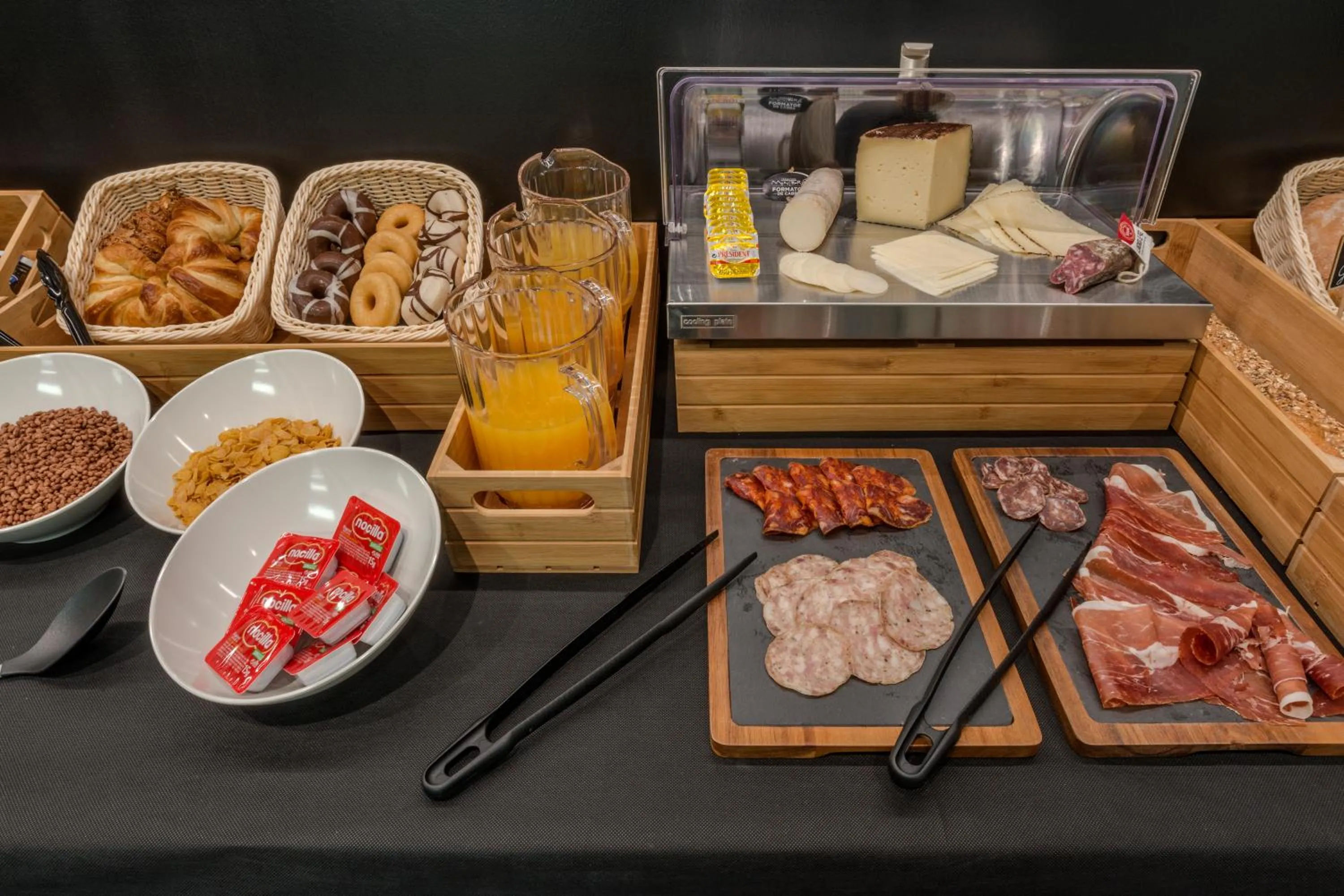 Buffet breakfast in Hotel Olot Centre