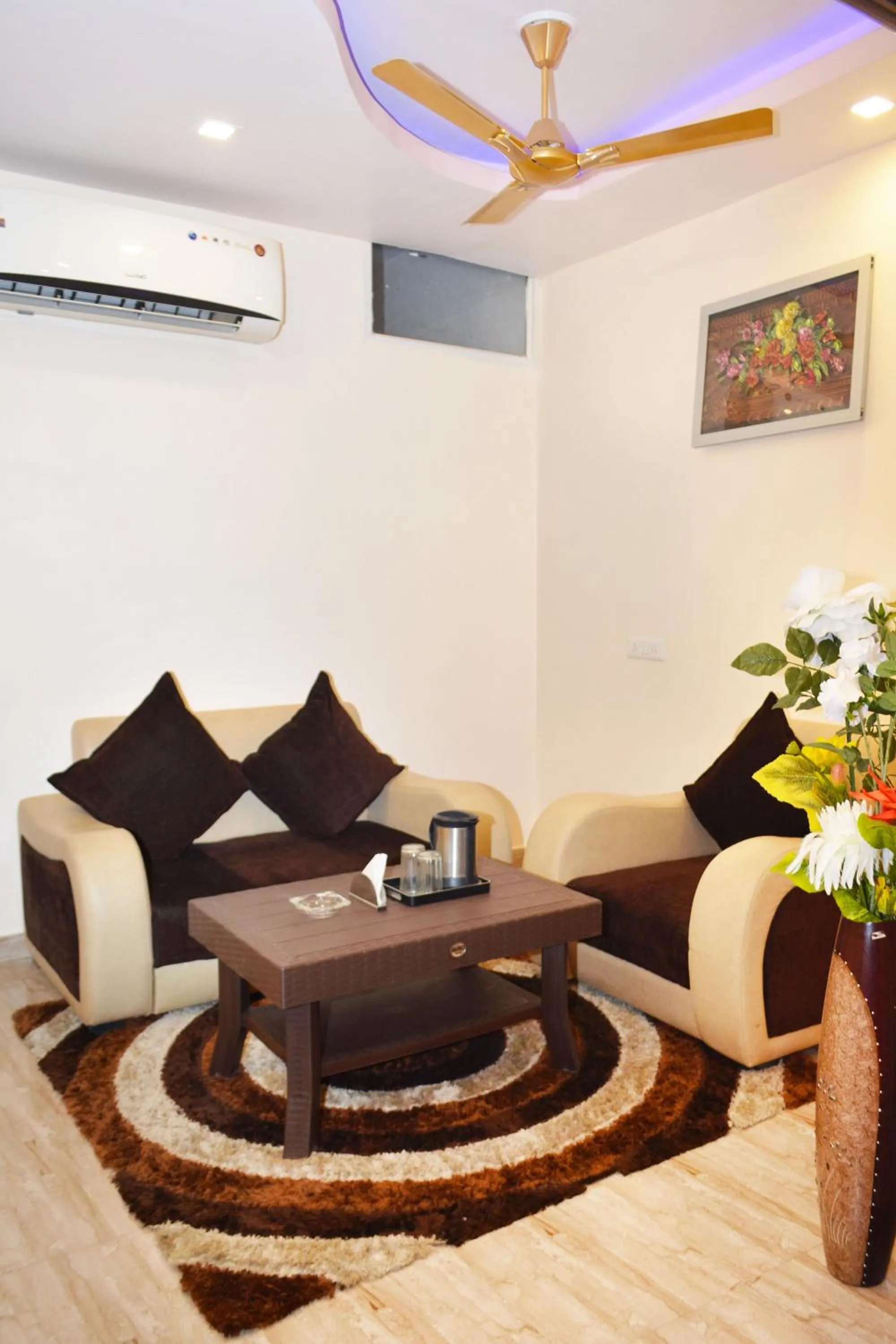 Seating area in Hotel Comfort and Terrace Lounge