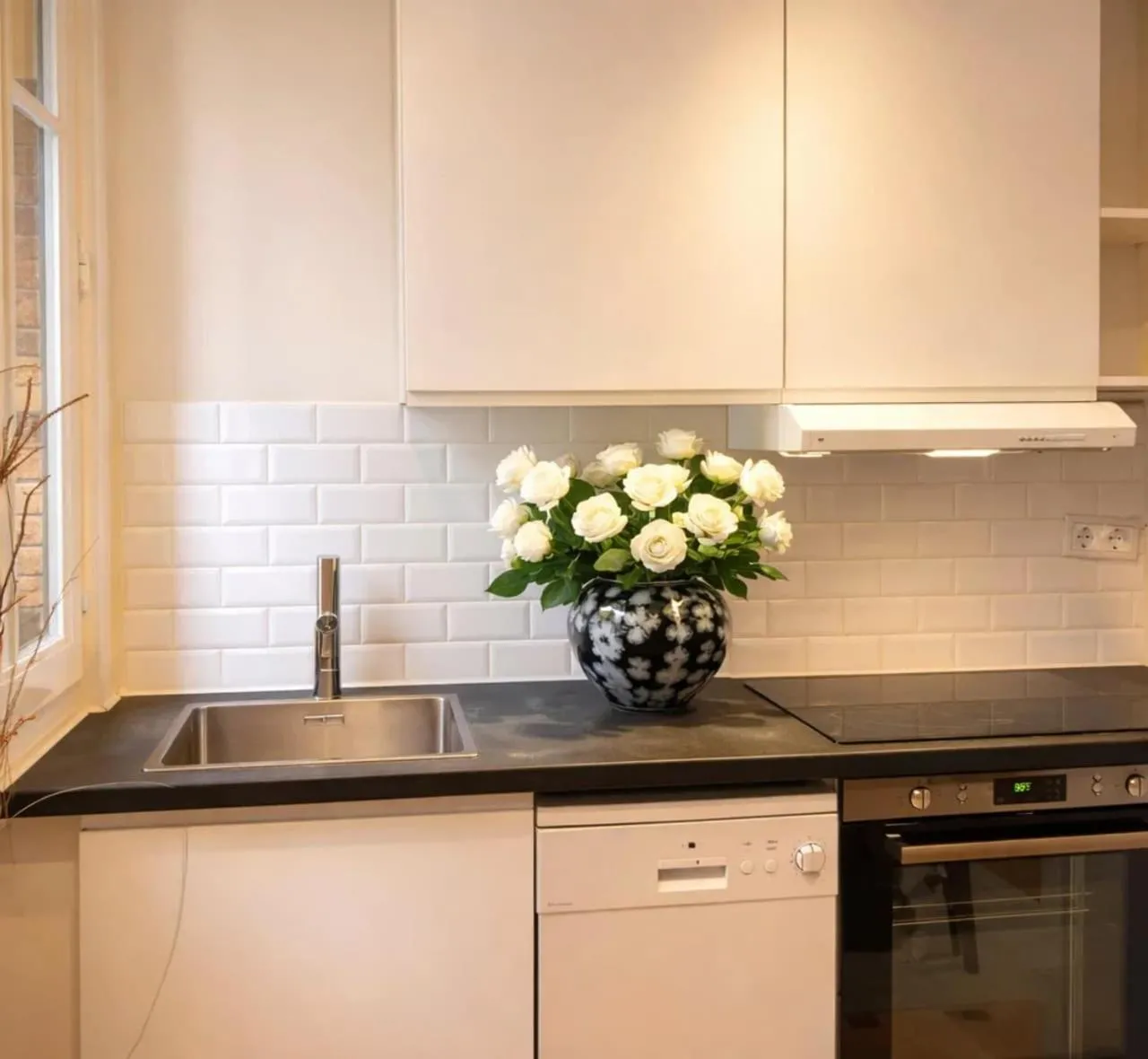 Kitchen or kitchenette in Champs-Elysées - Prestige apartment with lift avenue Matignon