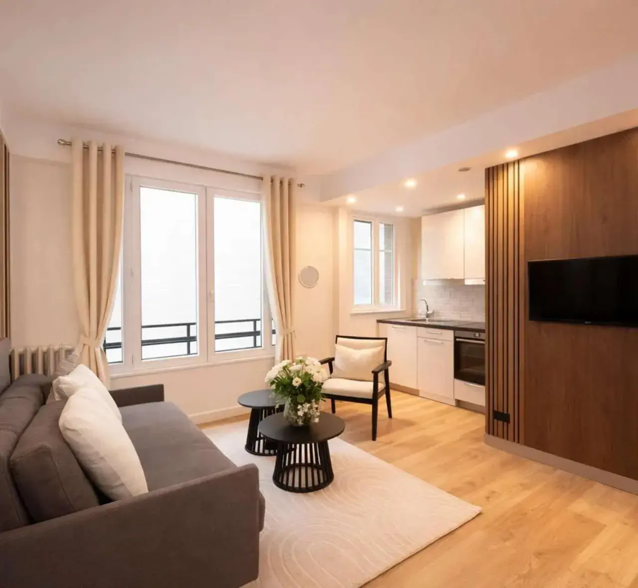 Champs-Elysées - Prestige apartment with lift avenue Matignon Champs-Elysées - Prestige apartment with lift avenue Matignon