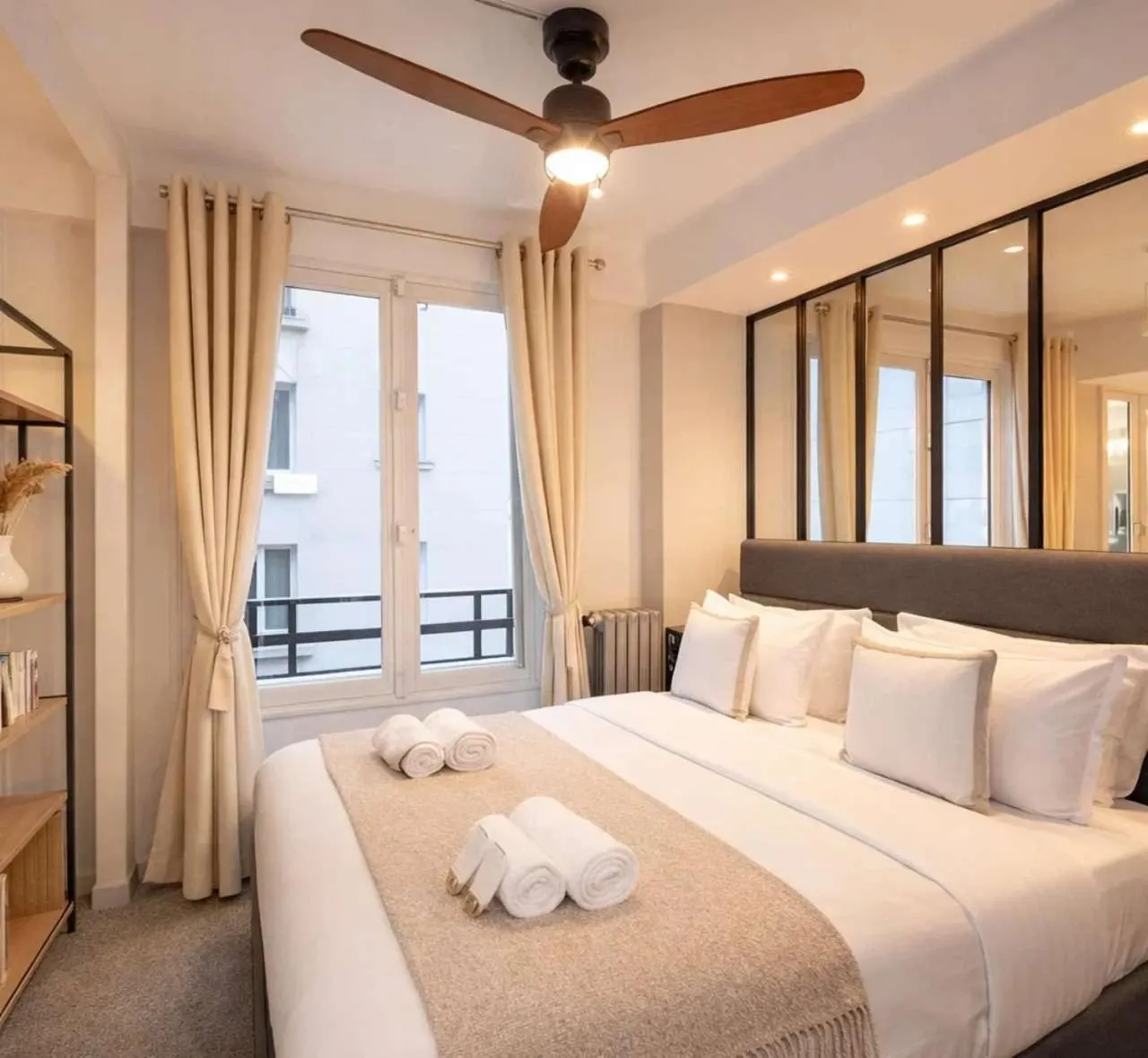 Bed in Champs-Elysées - Prestige apartment with lift avenue Matignon