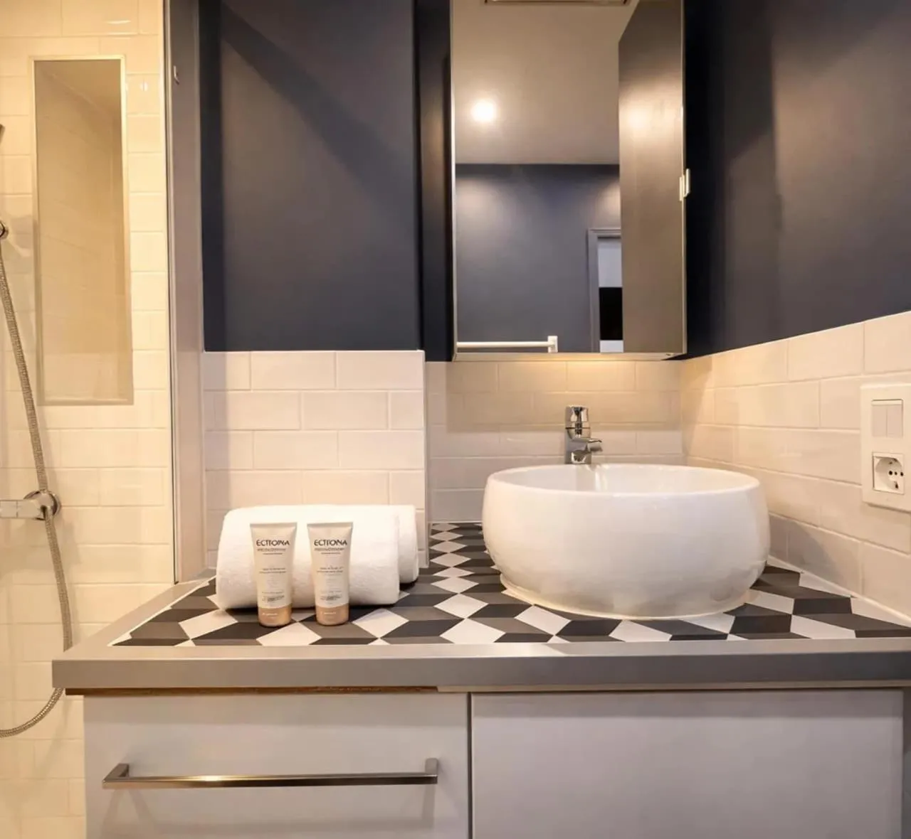 Bathroom in Champs-Elysées - Prestige apartment with lift avenue Matignon