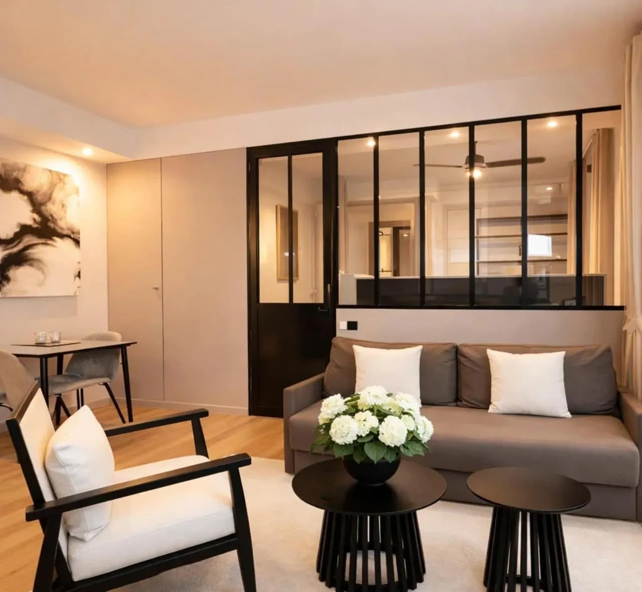 Living room in Champs-Elysées - Prestige apartment with lift avenue Matignon