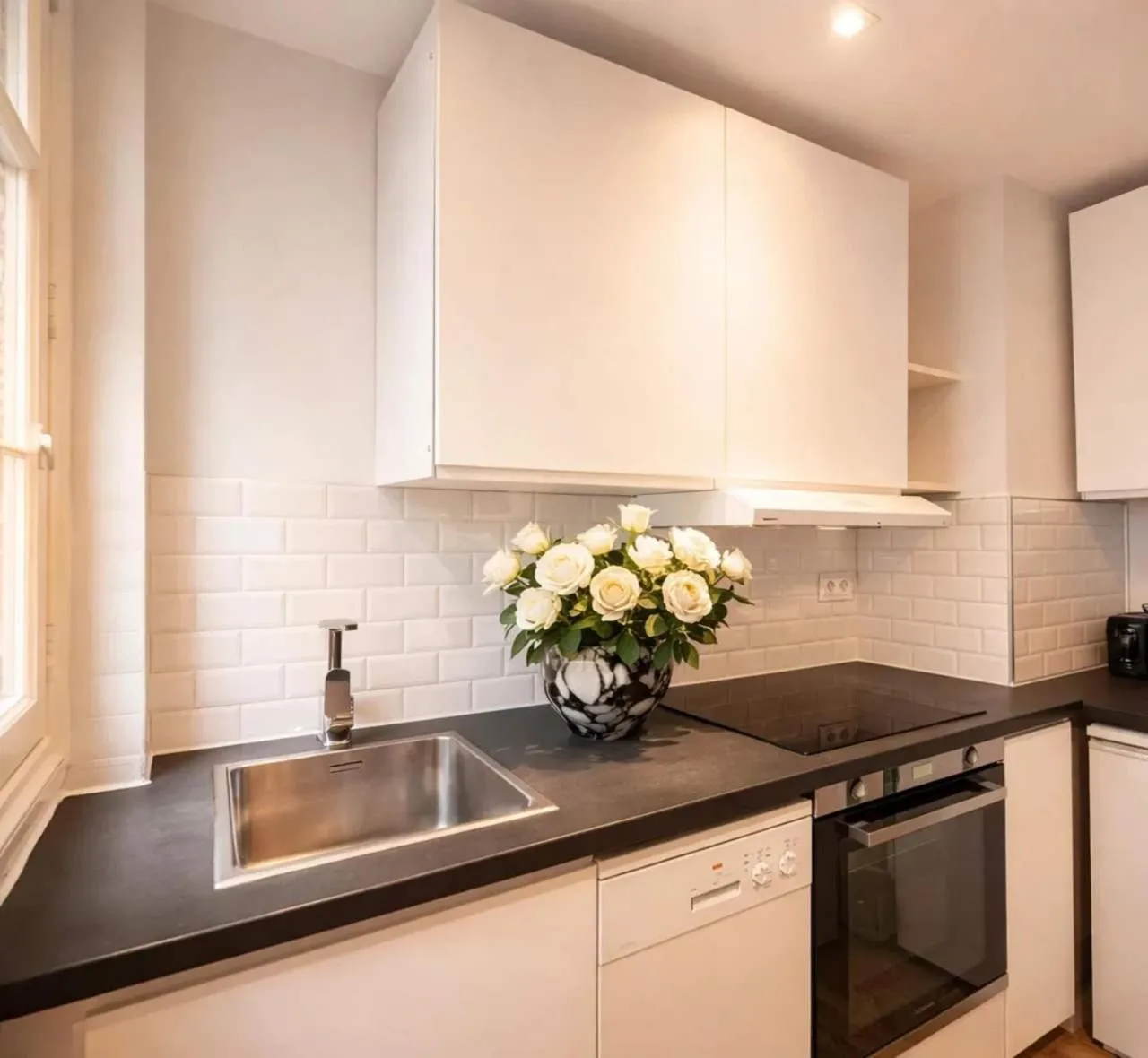 Coffee/tea facilities in Champs-Elysées - Prestige apartment with lift avenue Matignon