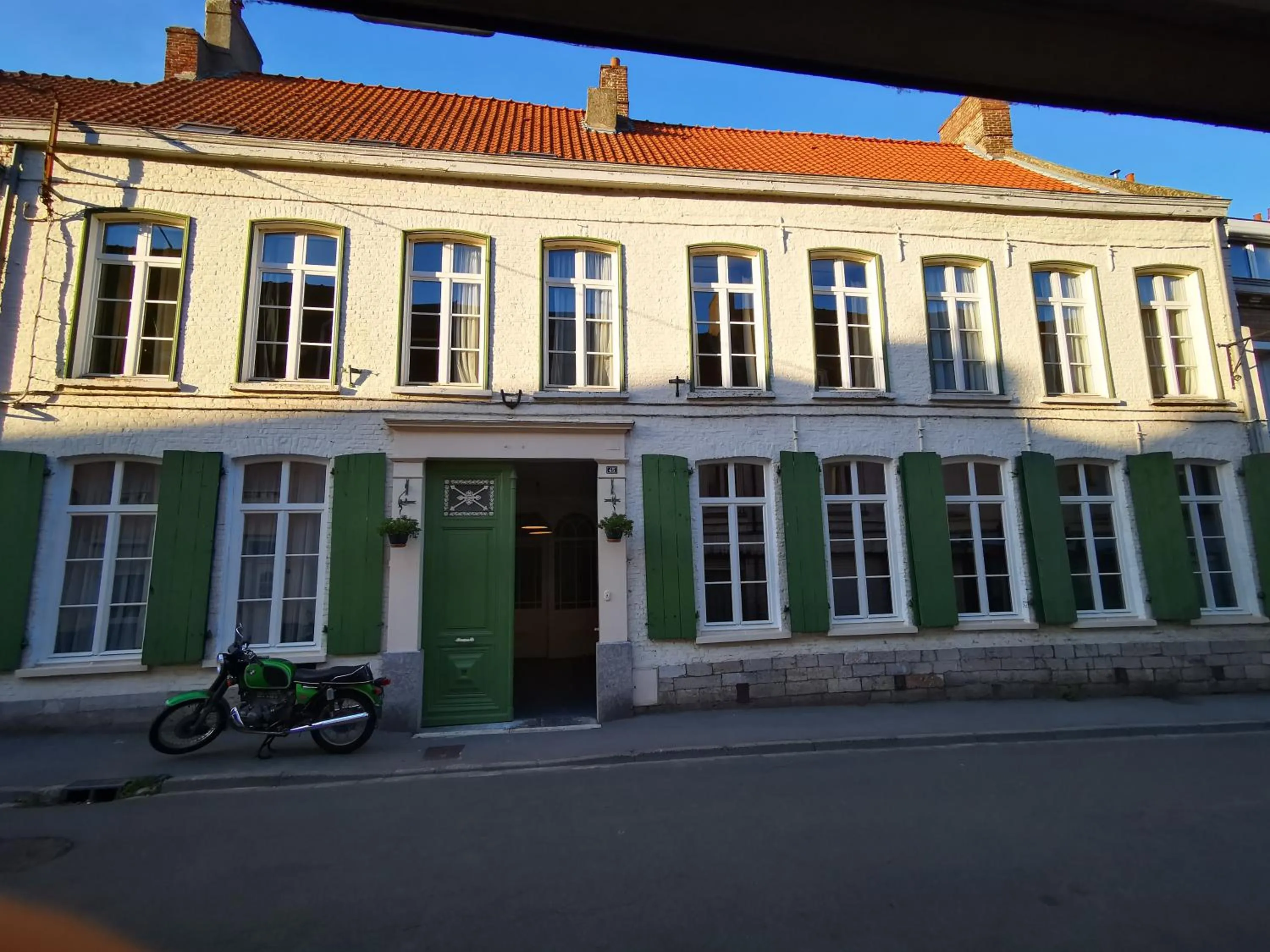 Facade/entrance in JARDIN D'HIVER CASSEL Suite de 70 m2