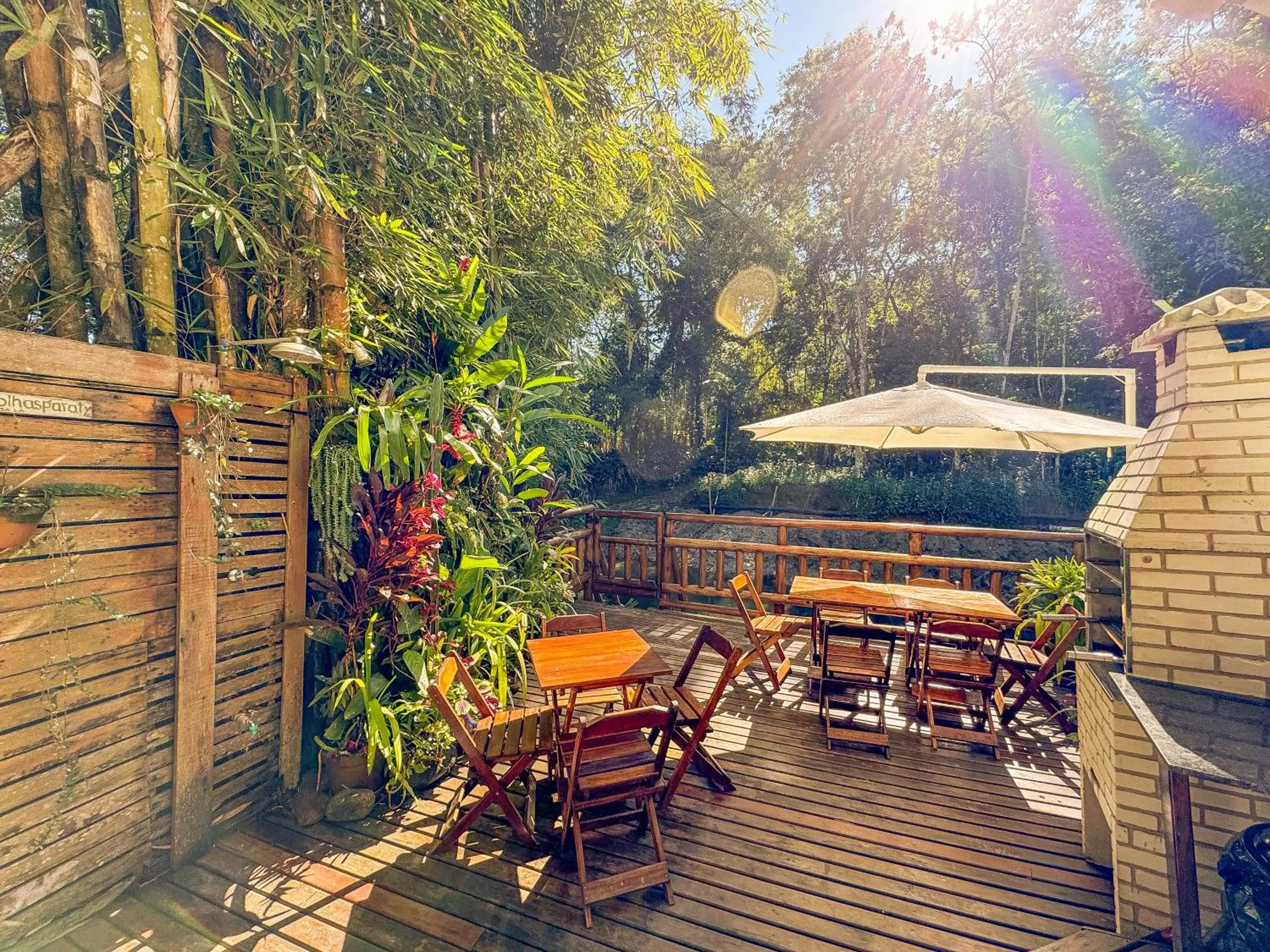 BBQ facilities in Pousada Entre Folhas