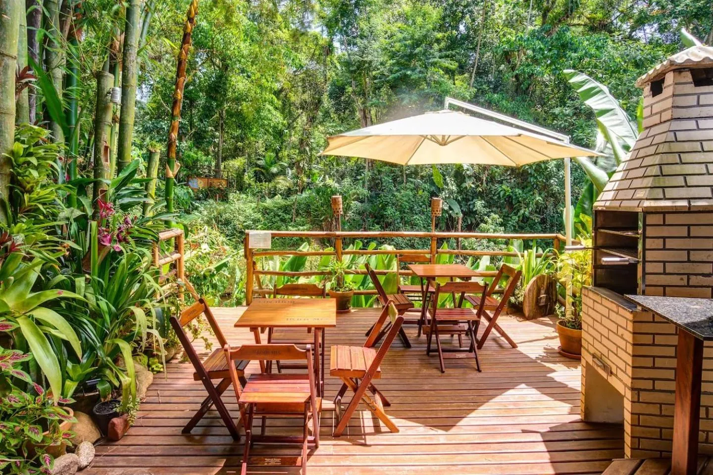 Property building in Pousada Entre Folhas