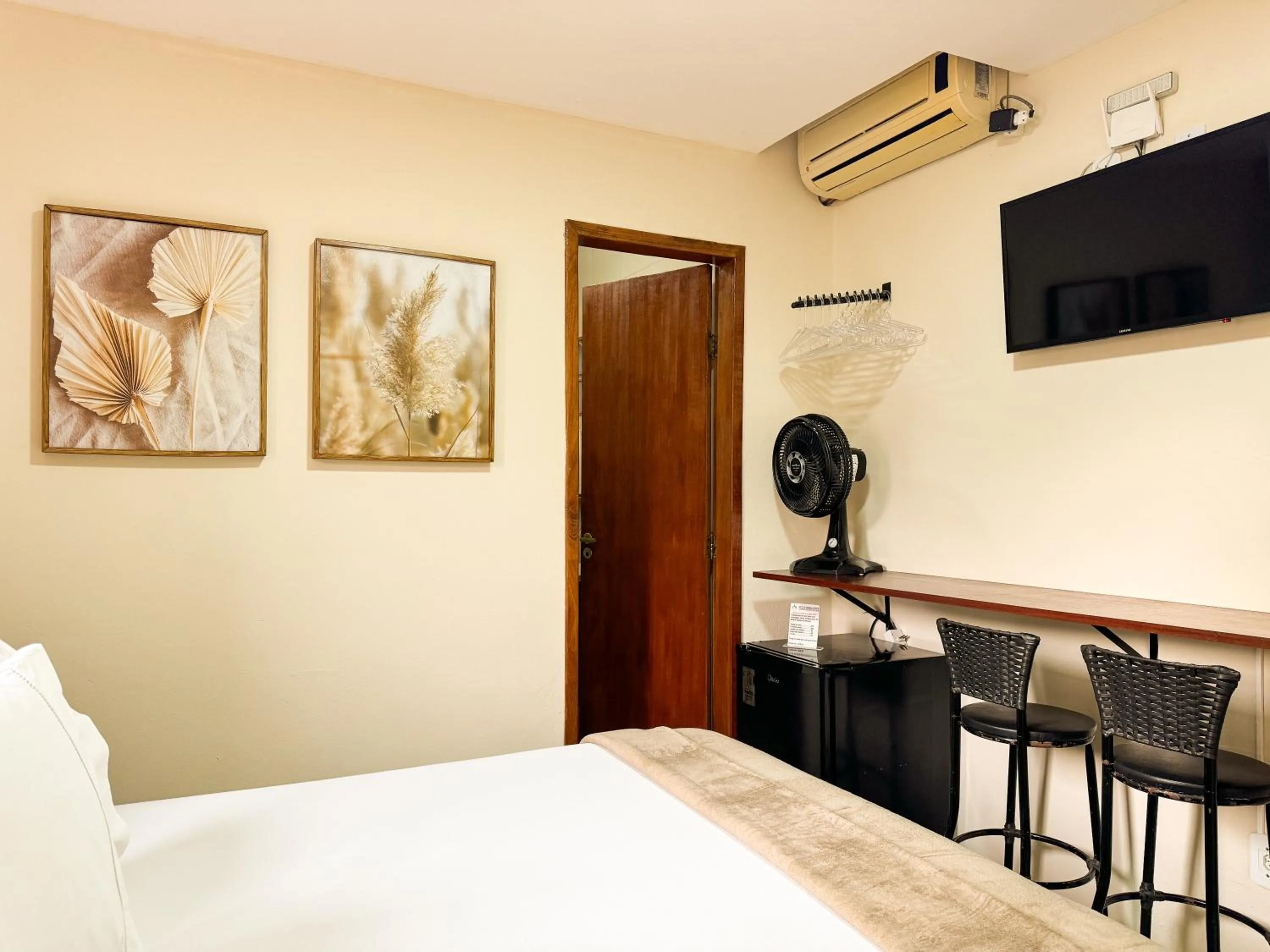 Photo of the whole room, Bed in Pousada Entre Folhas