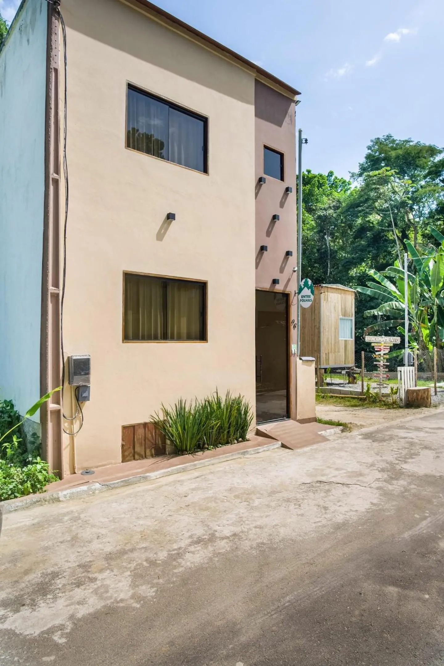 Property building in Pousada Entre Folhas