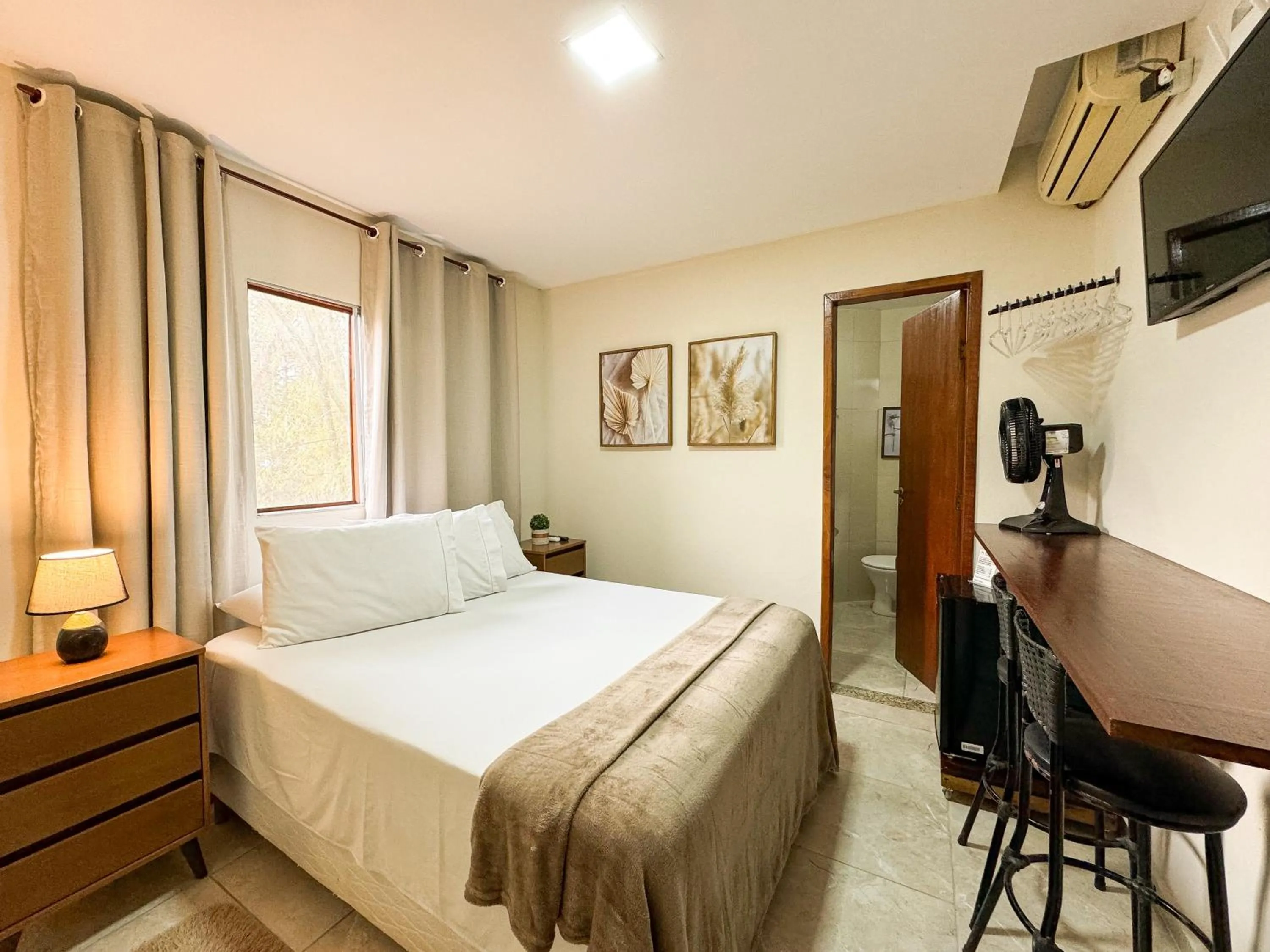 Photo of the whole room, Bed in Pousada Entre Folhas