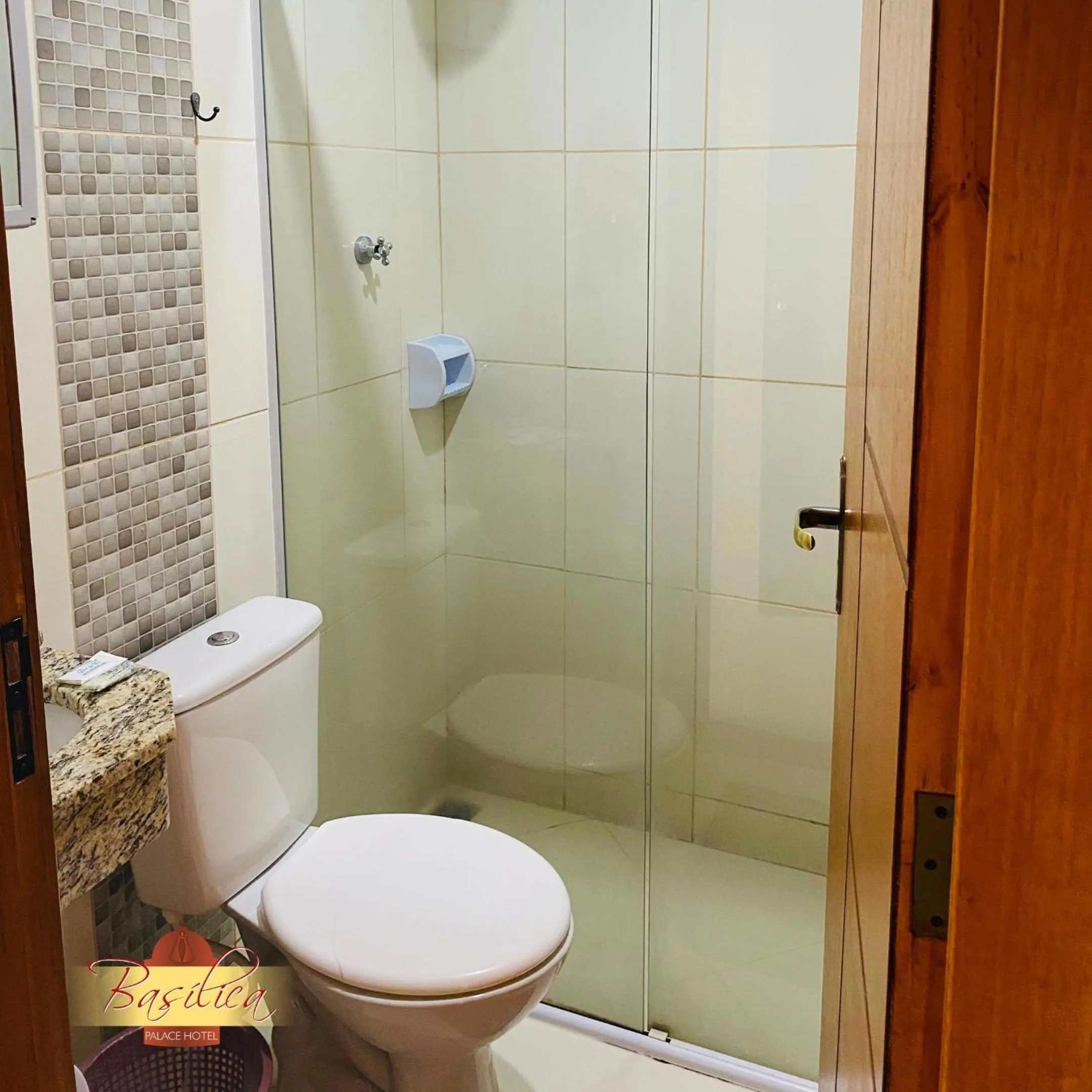 Shower in Basilica Palace Hotel