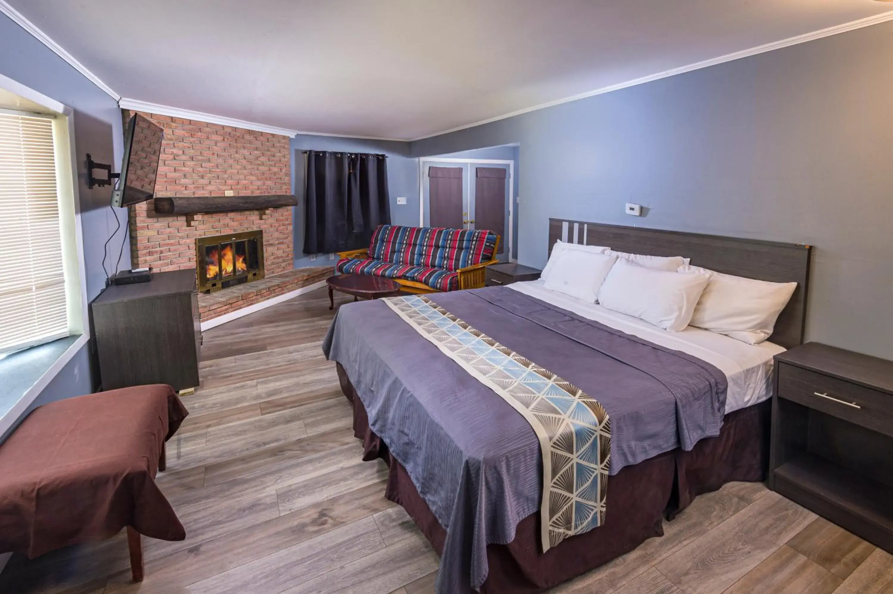 King Studio with Sofa Bed in Sunrise Inn Hershey King Studio with Sofa Bed in Sunrise Inn Hershey