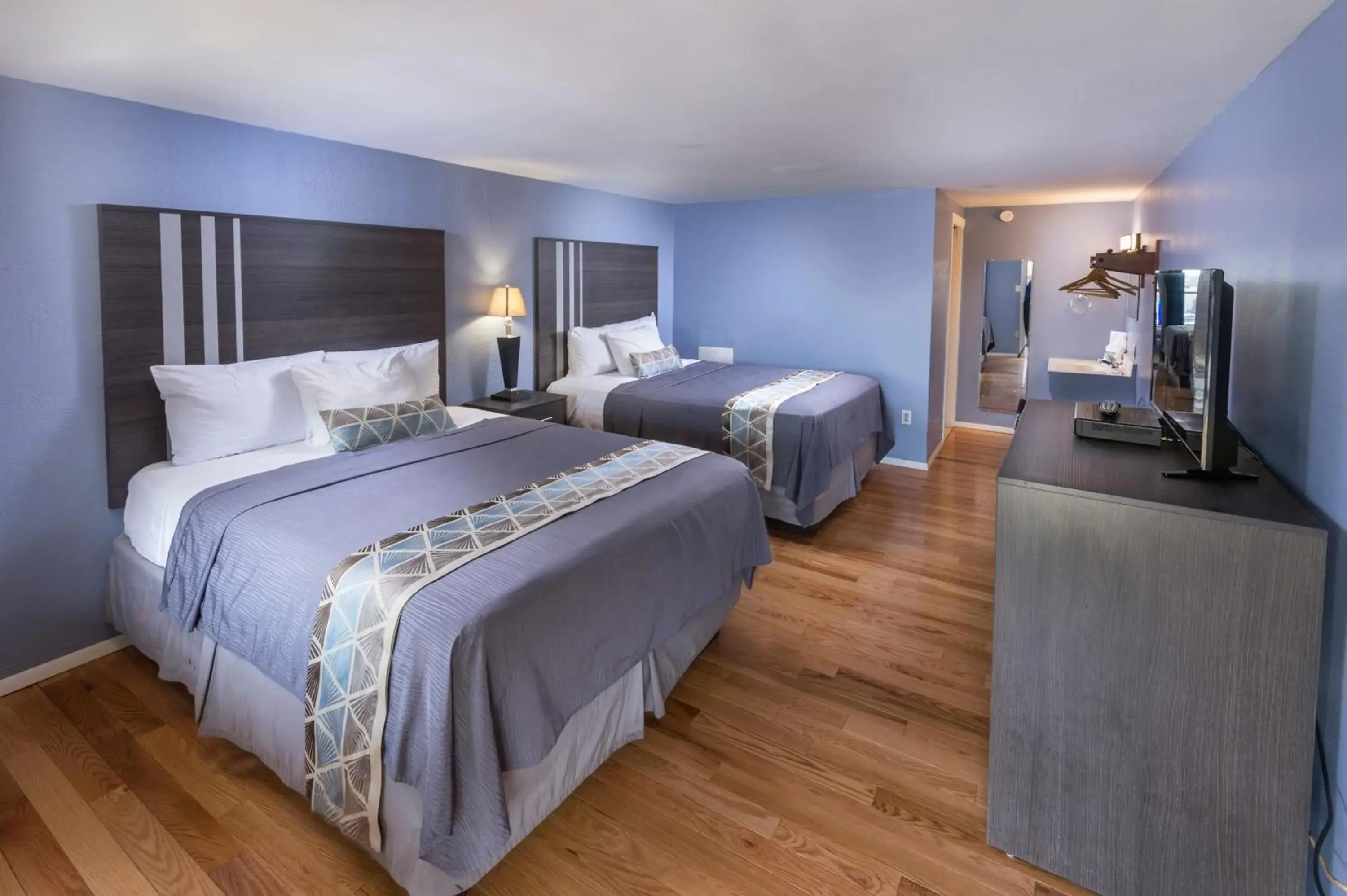 Queen Room with Two Queen Beds in Sunrise Inn Hershey Queen Room with Two Queen Beds in Sunrise Inn Hershey