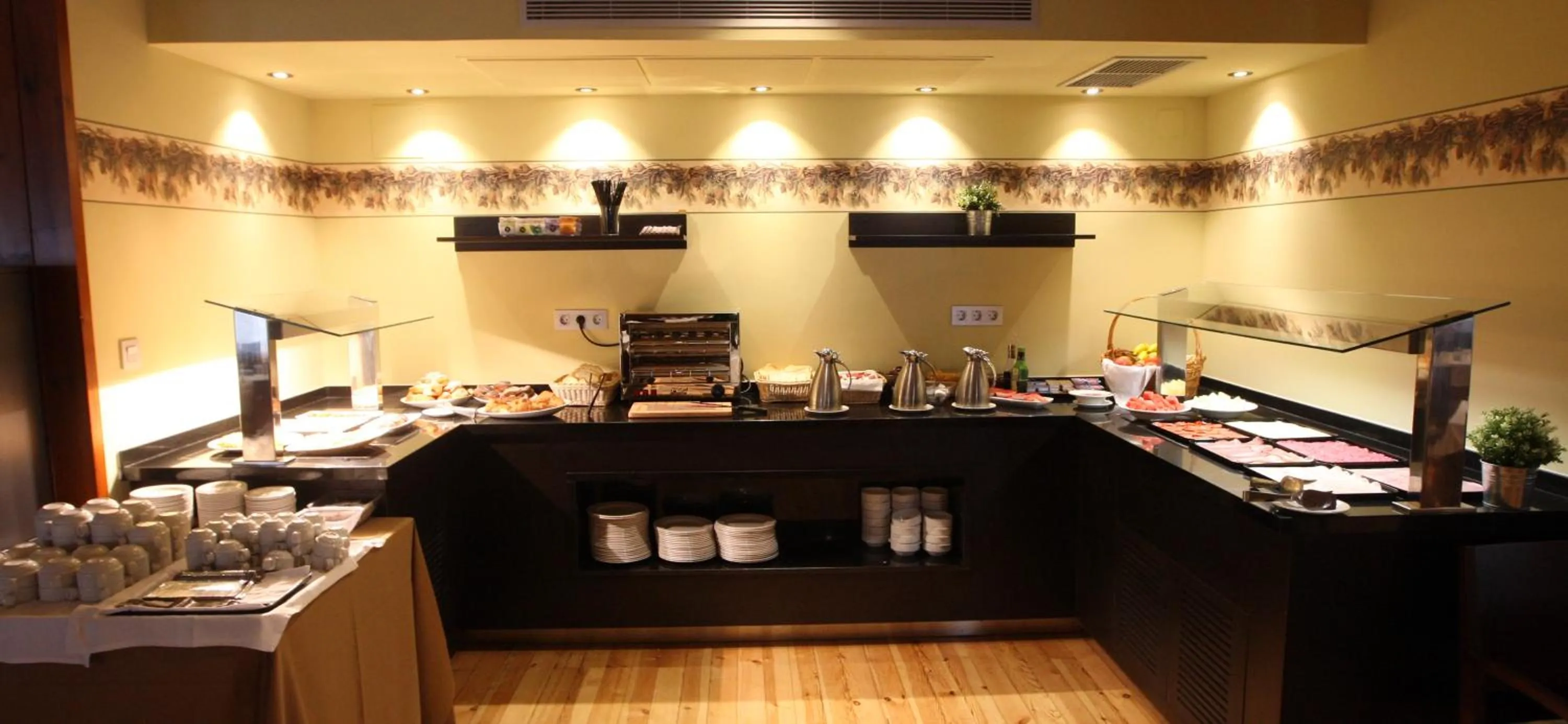 Buffet breakfast in Hotel & Spa Real Villa Anayet