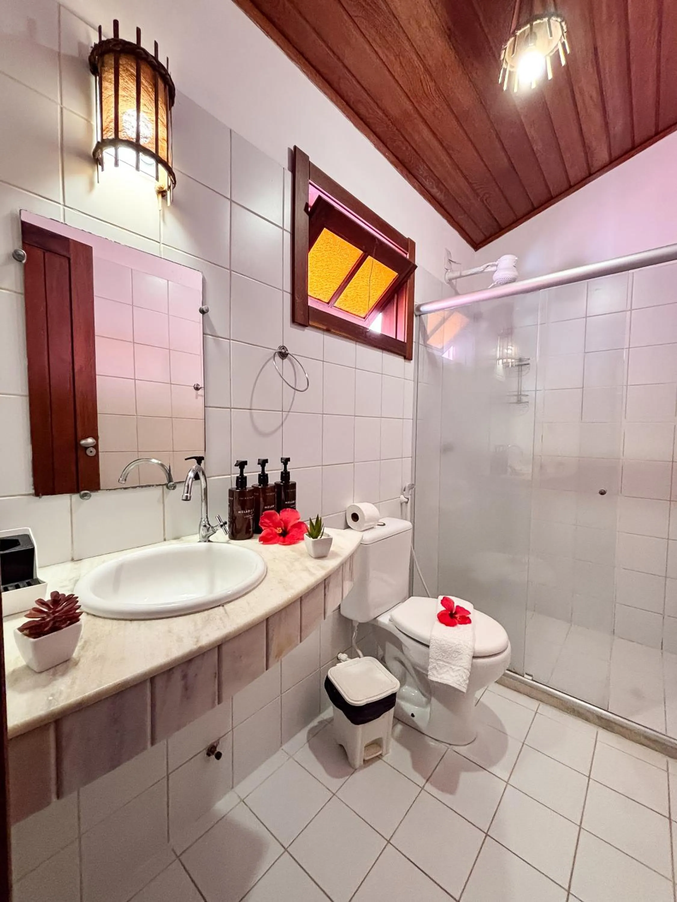 Bathroom in Chez Max Pousada