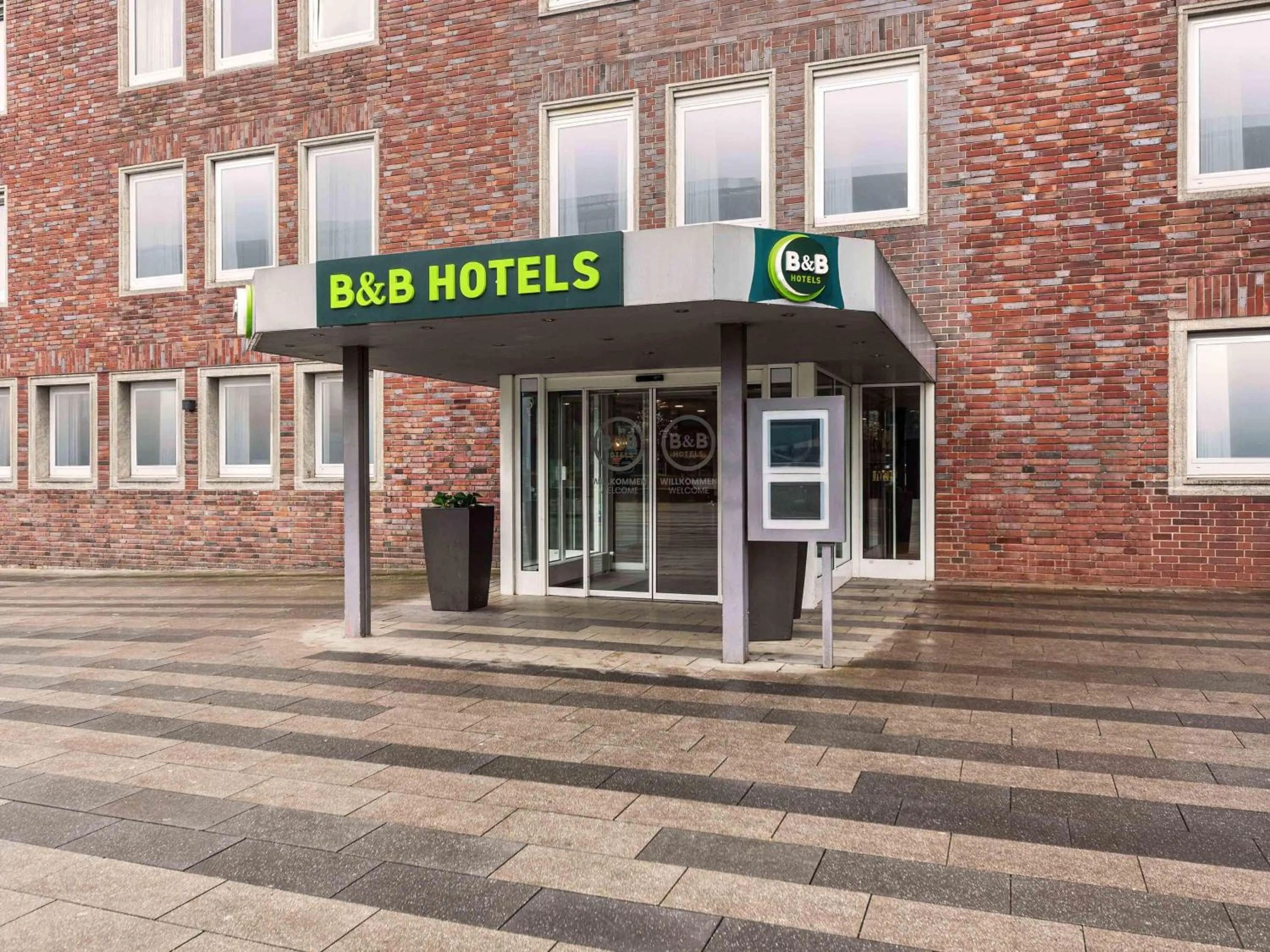 Property building in B&B Hotel Duisburg Hbf-Nord