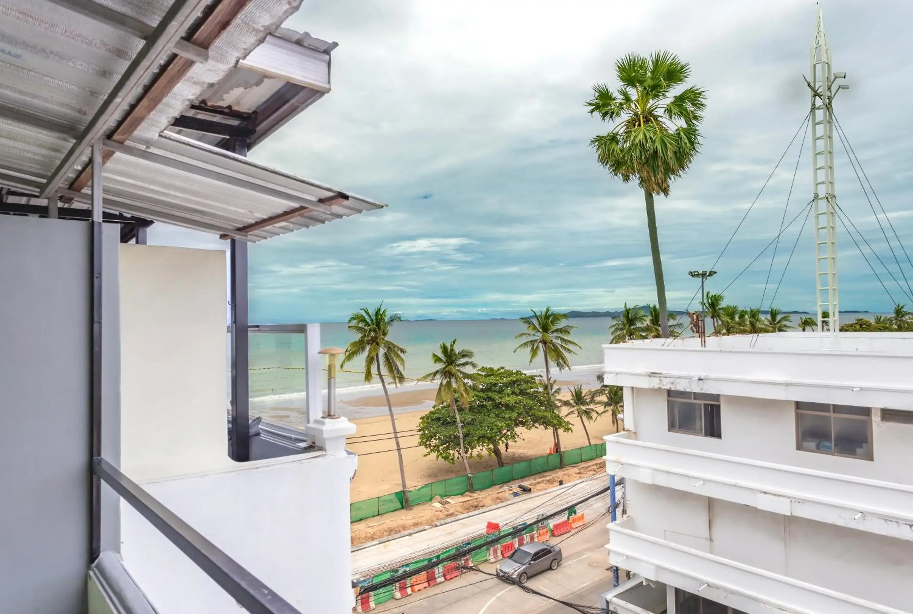 Apartment with View and Balcony (Stairs only) in Happy Jomtien - Beachfront Apartment with View and Balcony (Stairs only) in Happy Jomtien - Beachfront