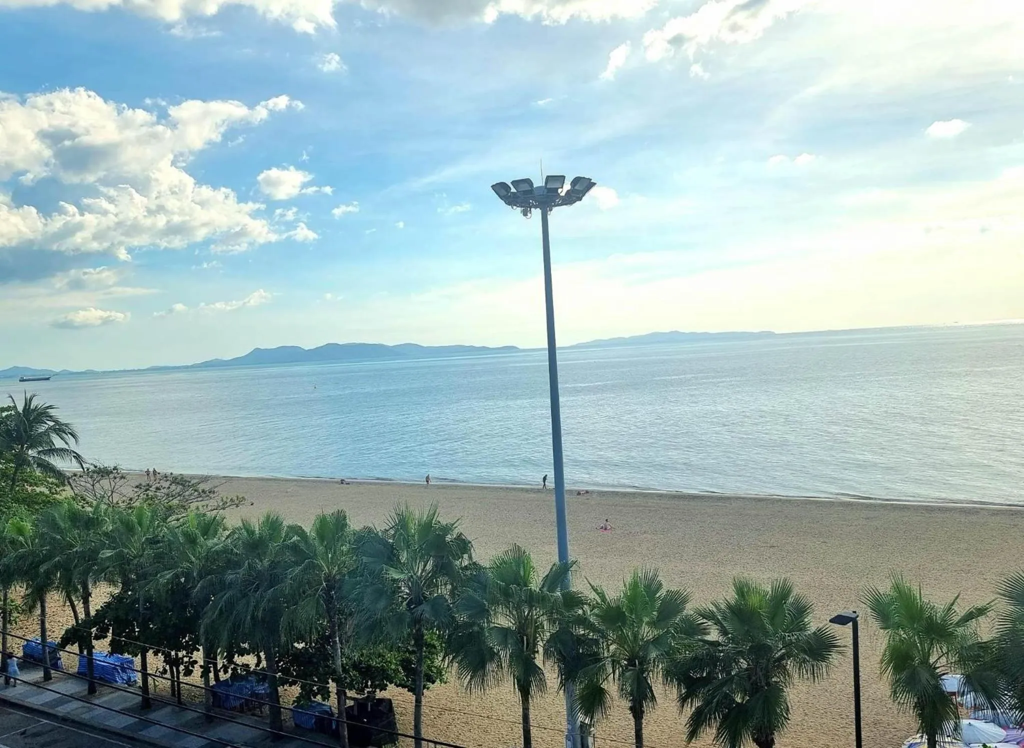 Beach in Happy Jomtien - Beachfront
