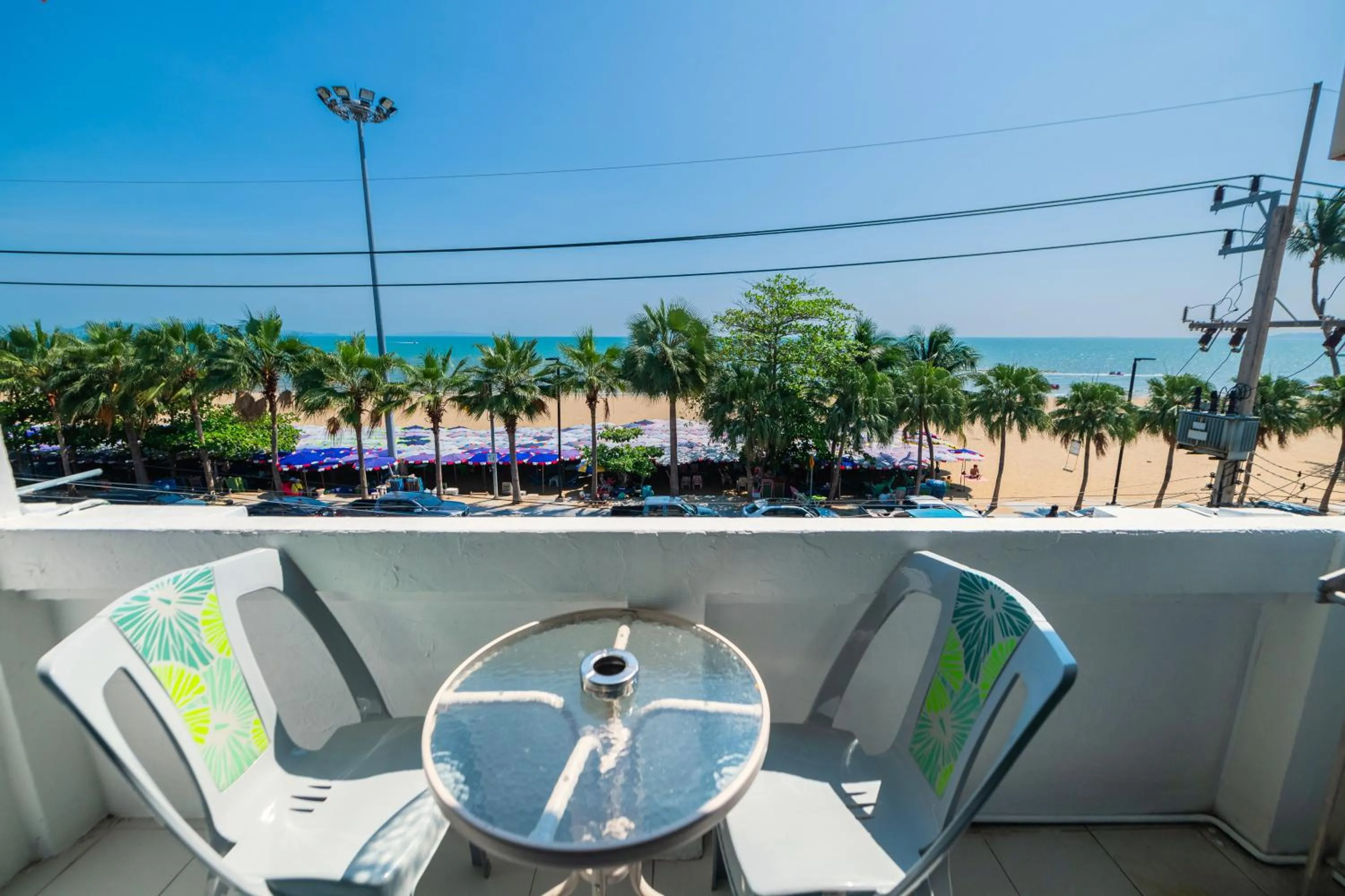 Patio in Happy Jomtien - Beachfront