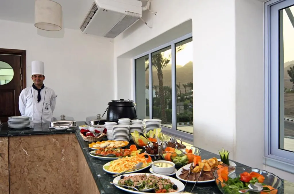 Restaurant/places to eat in Panda resort