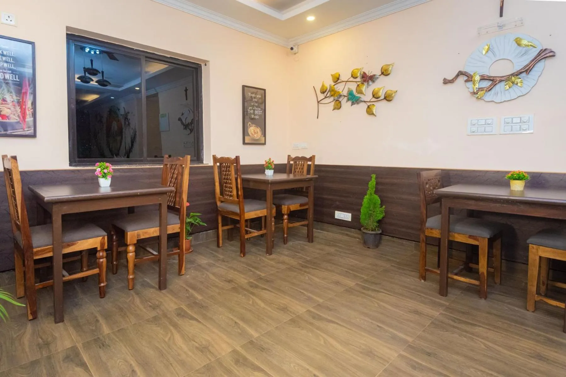 Restaurant/places to eat in Hotel Spring Height Hotels Near Mall De Goa