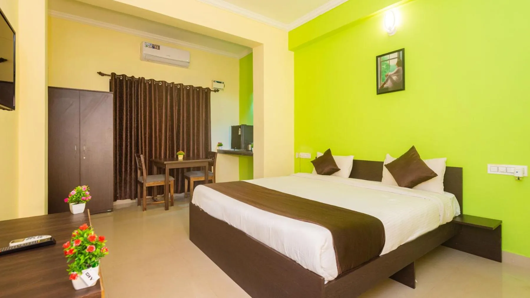Bed in Hotel Spring Height Hotels Near Mall De Goa