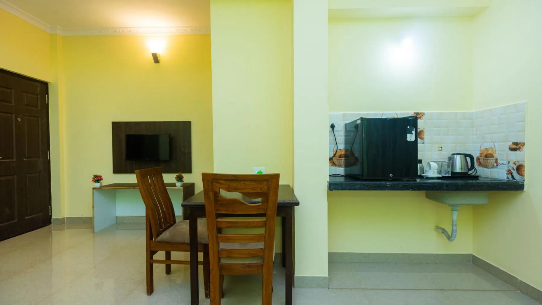 Dining area in Hotel Spring Height Hotels Near Mall De Goa