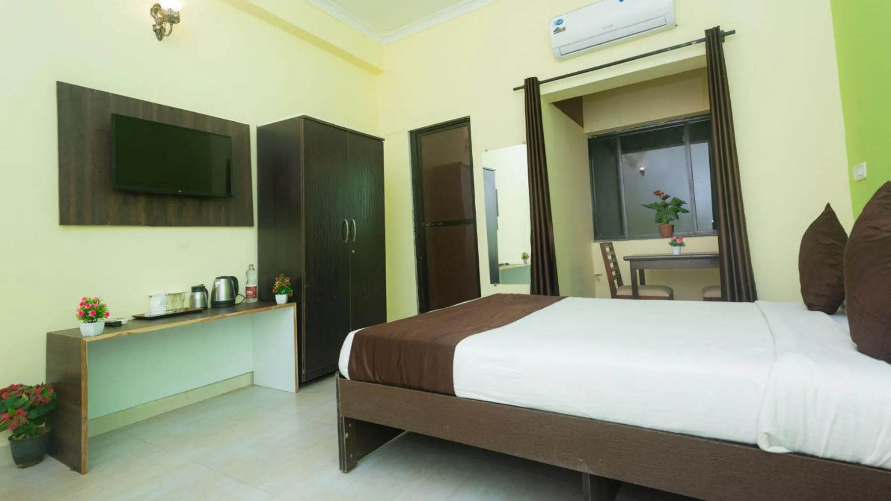 TV and multimedia, Bed in Hotel Spring Height Hotels Near Mall De Goa