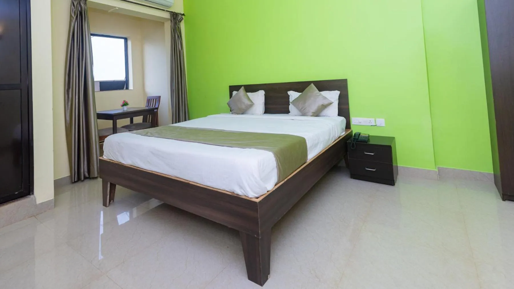Bed in Hotel Spring Height Hotels Near Mall De Goa