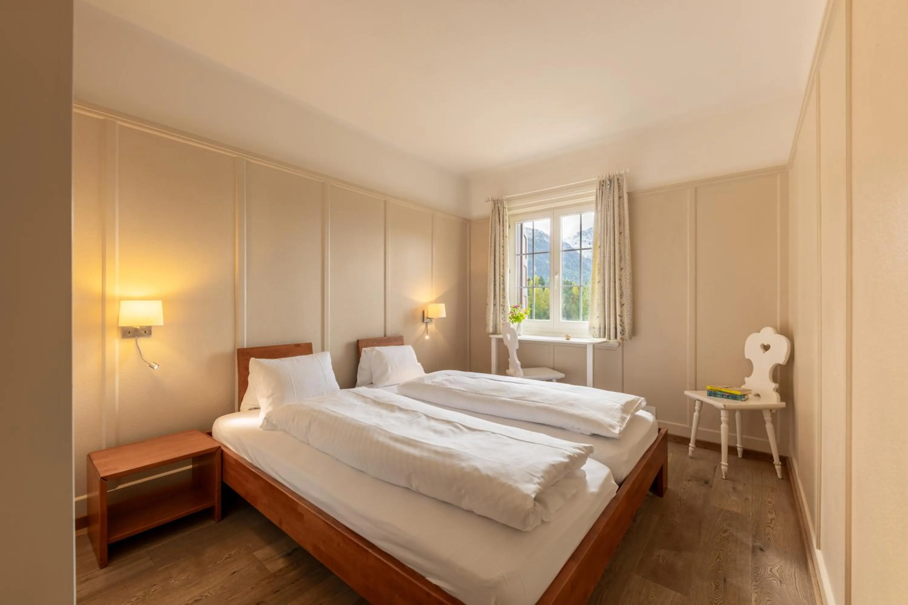 Photo of the whole room, Bed in Hotel Chesa Spuondas